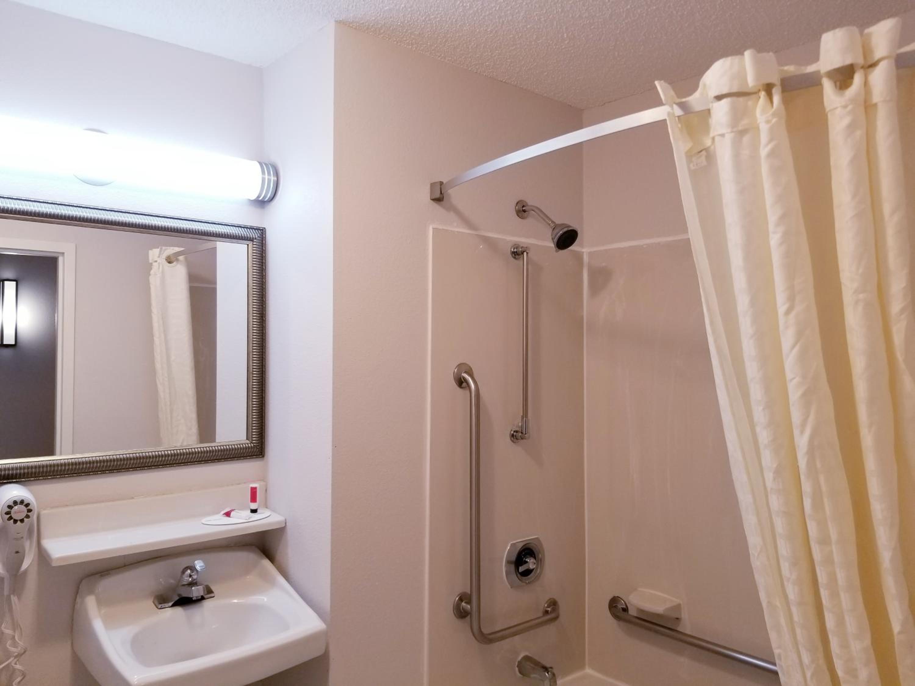 King Room - Non-Smoking photo 3