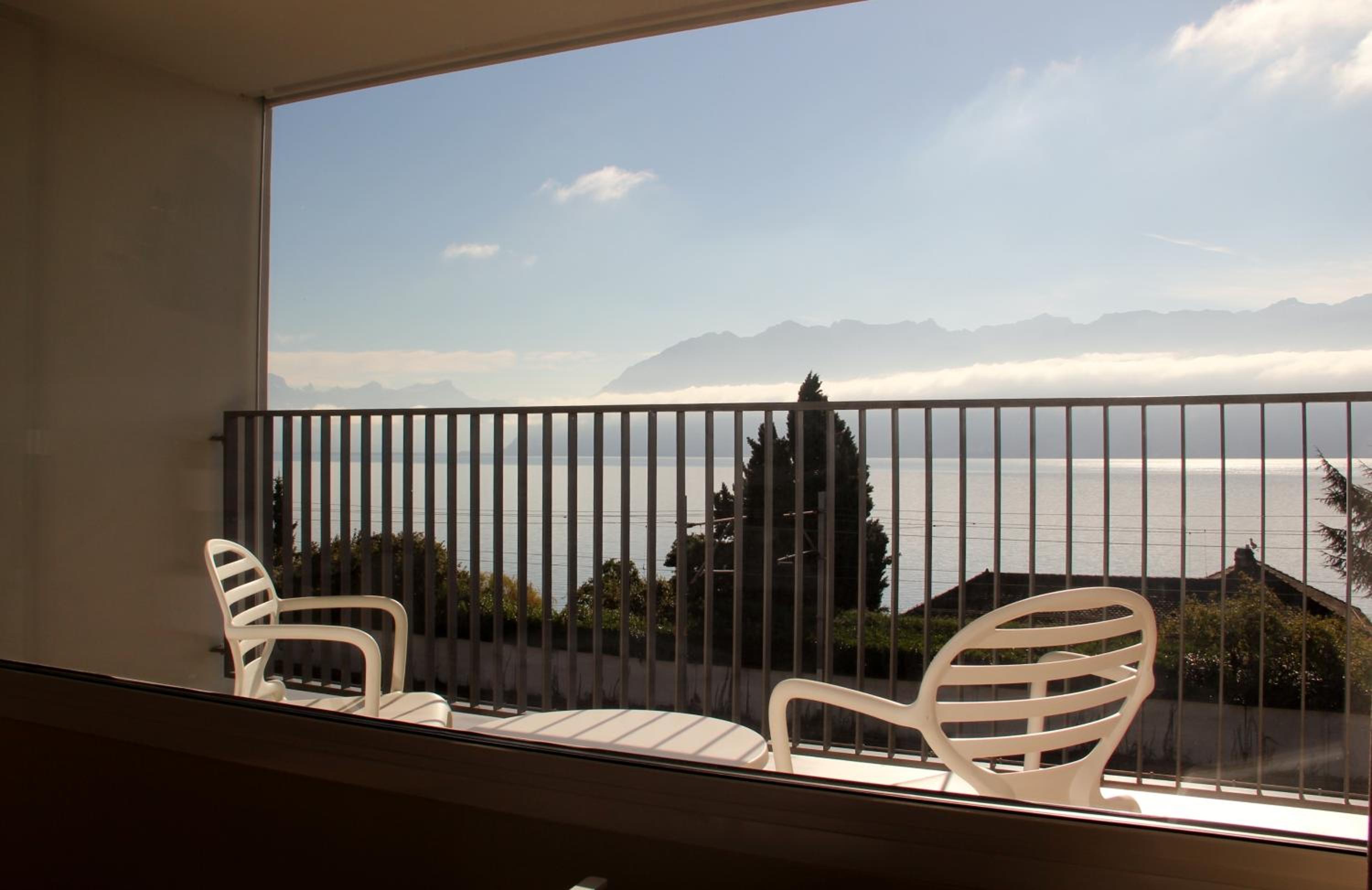 Twin or Double Room with Lake View - Photo 2