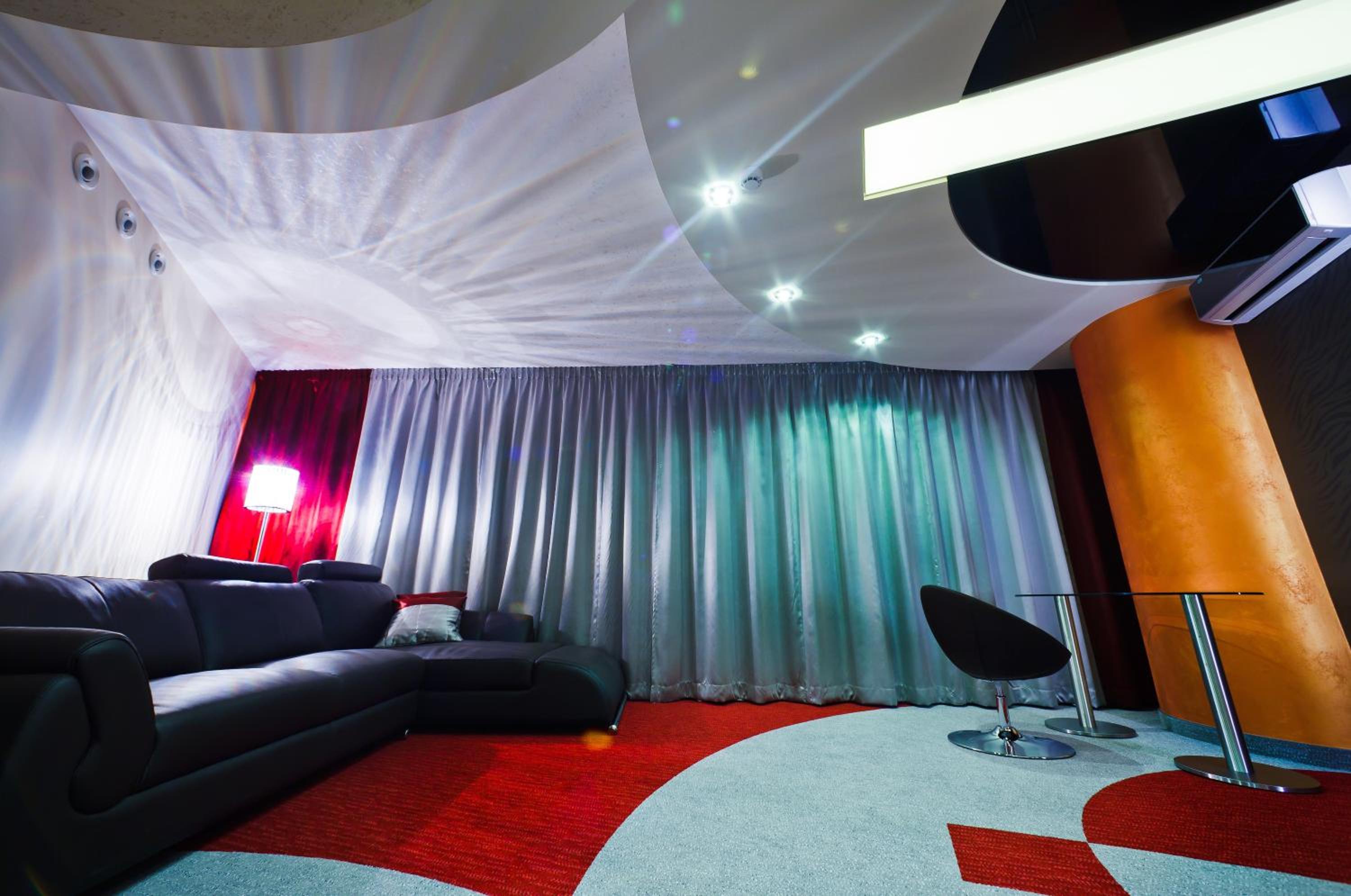 Suite - Photo 5