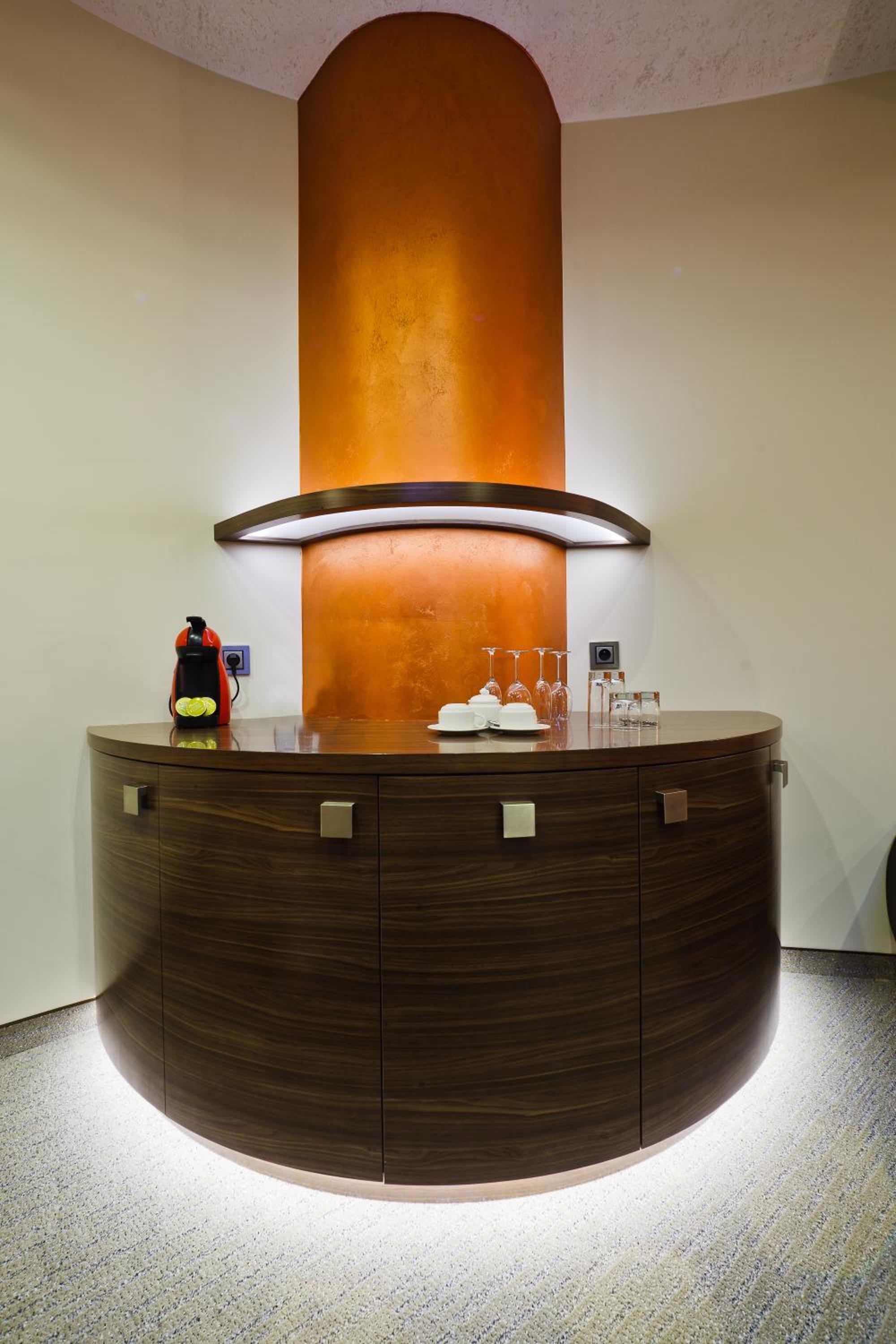 Suite - Photo 2