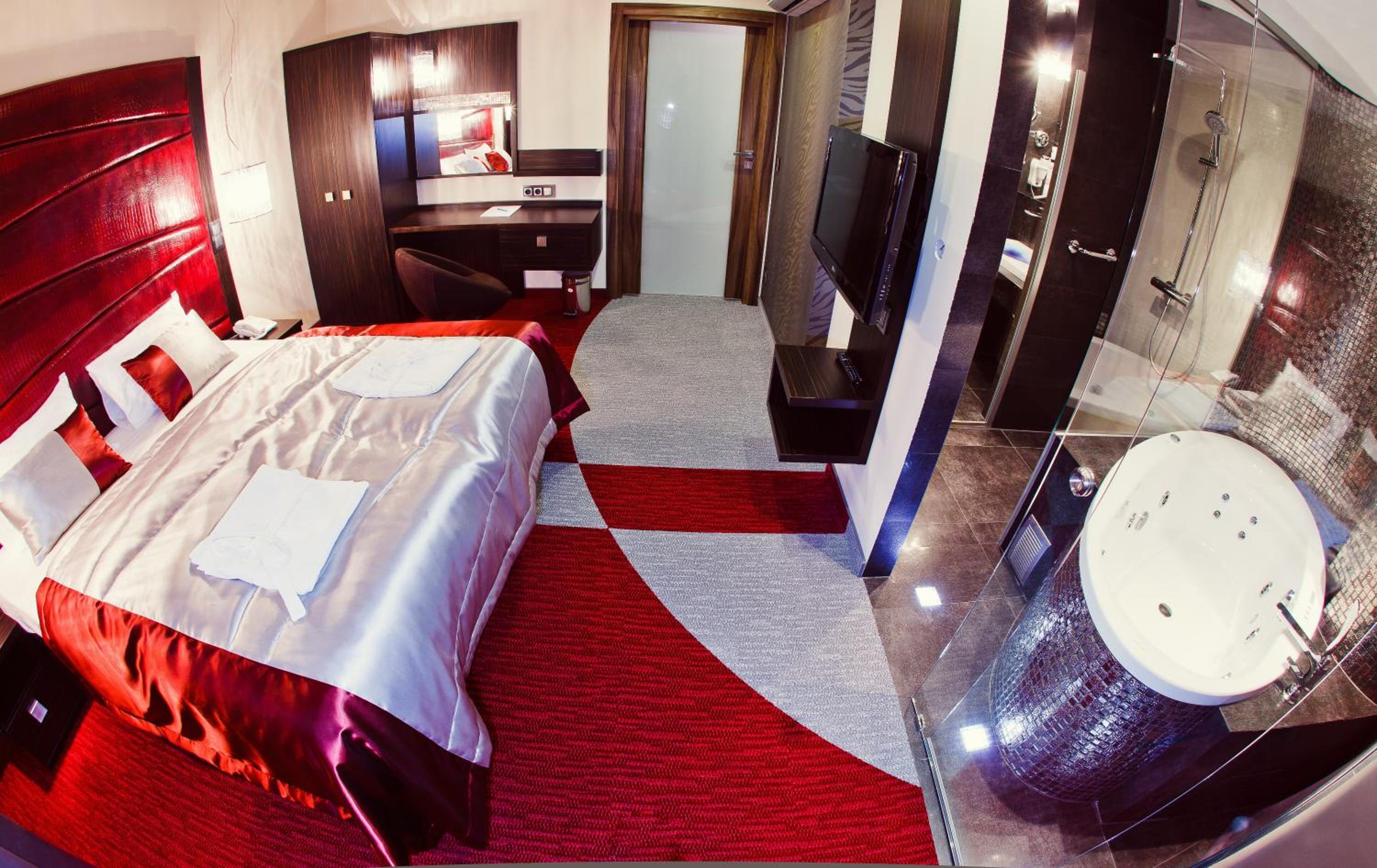 Suite - Photo 10
