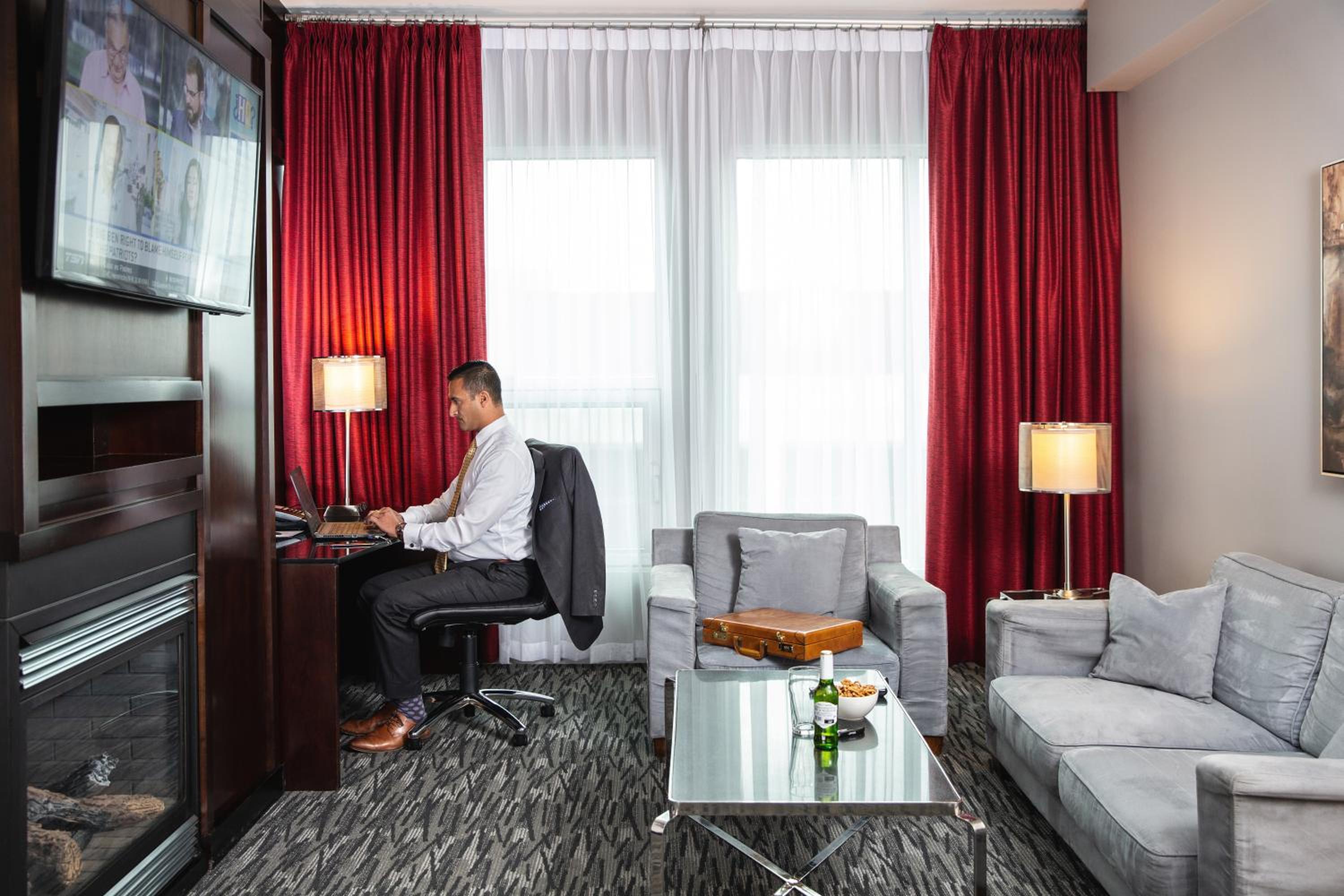 One-Bedroom King Suite - Photo 3