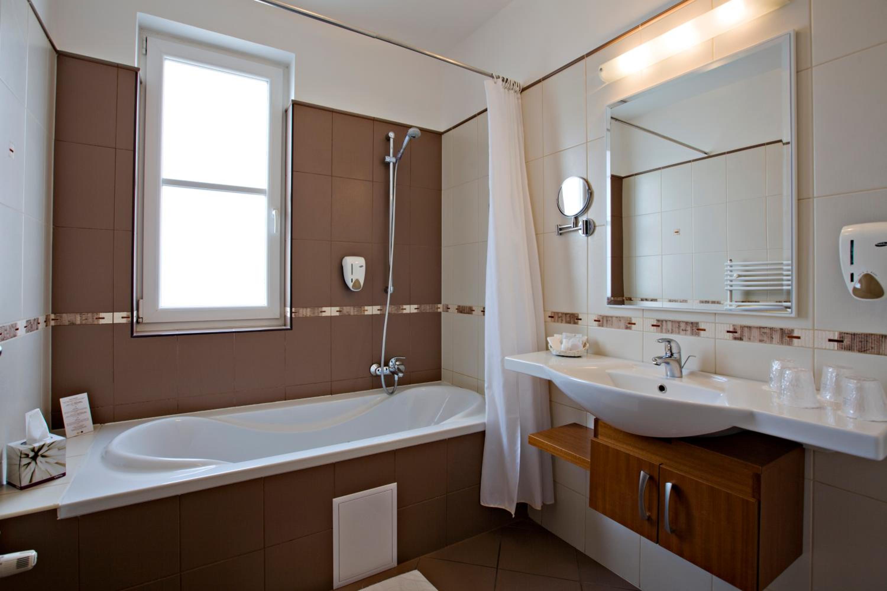 Deluxe Triple Room photo 3