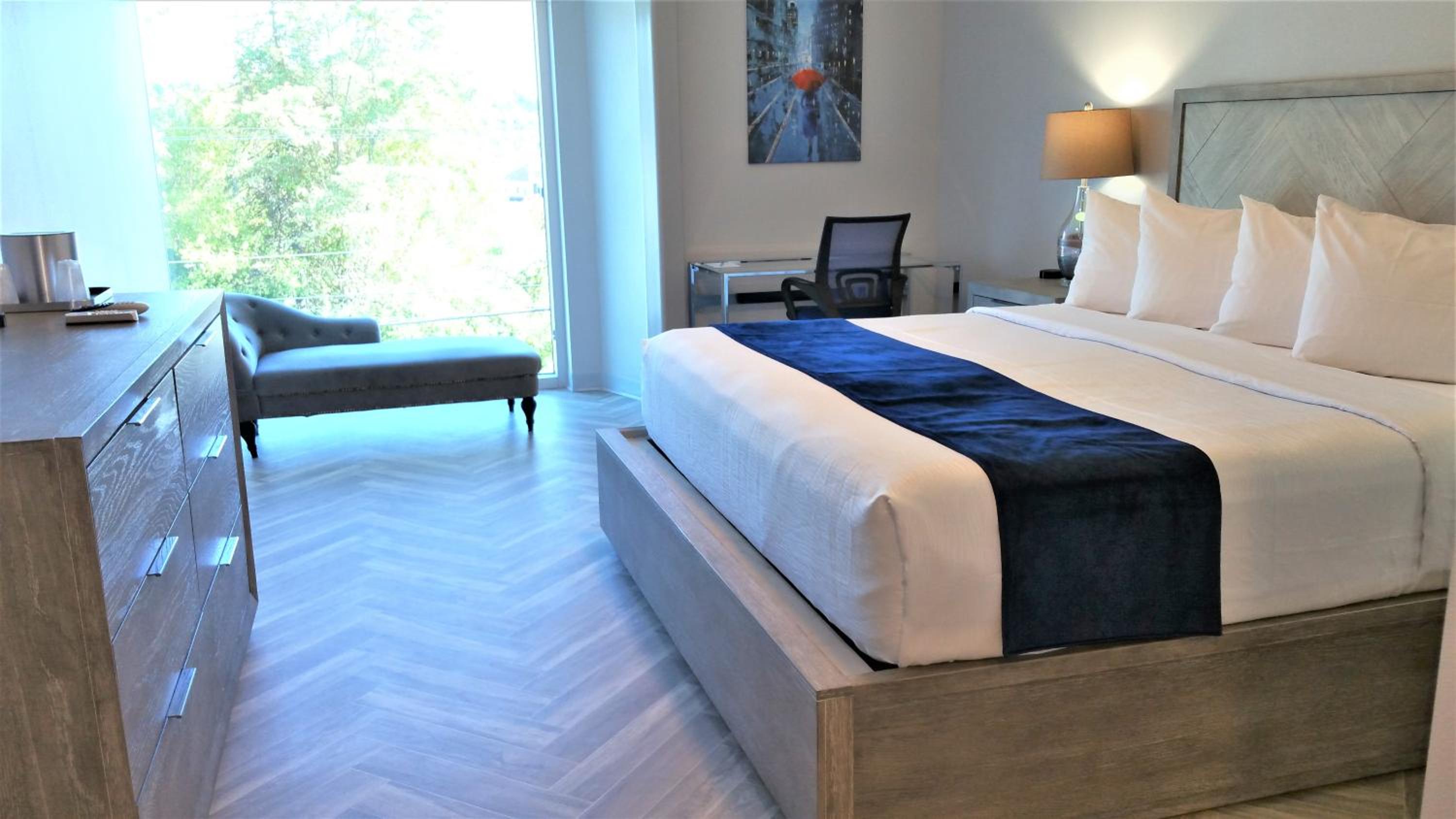 Luxury Room with King Bed