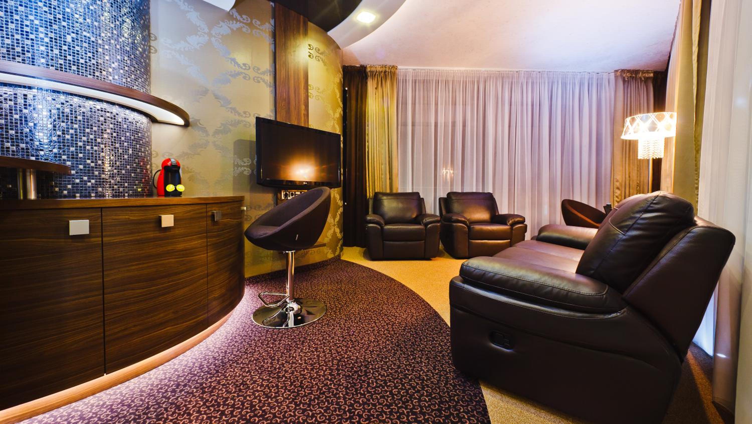 Premium Suite - Photo 2