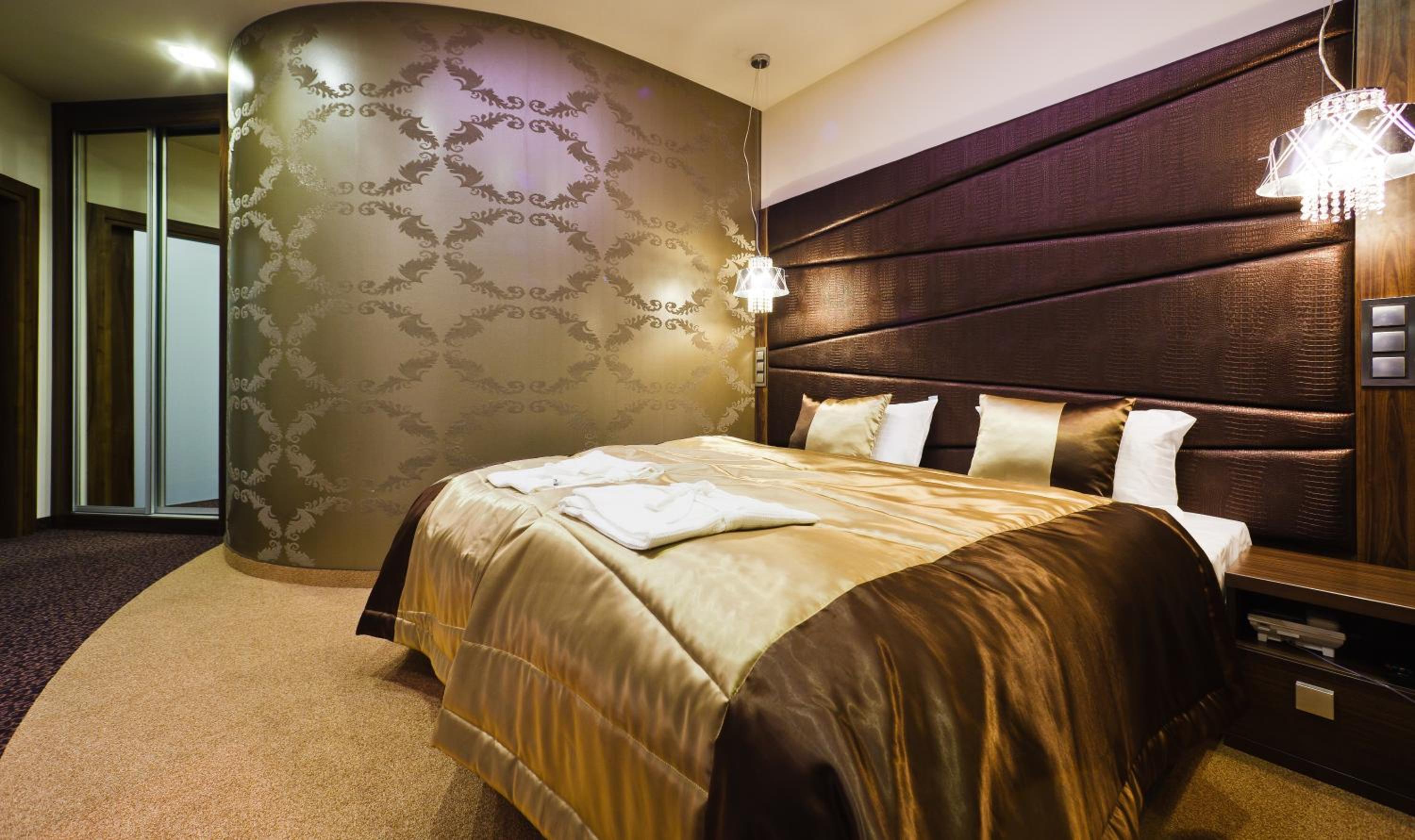 Premium Suite - Photo 4