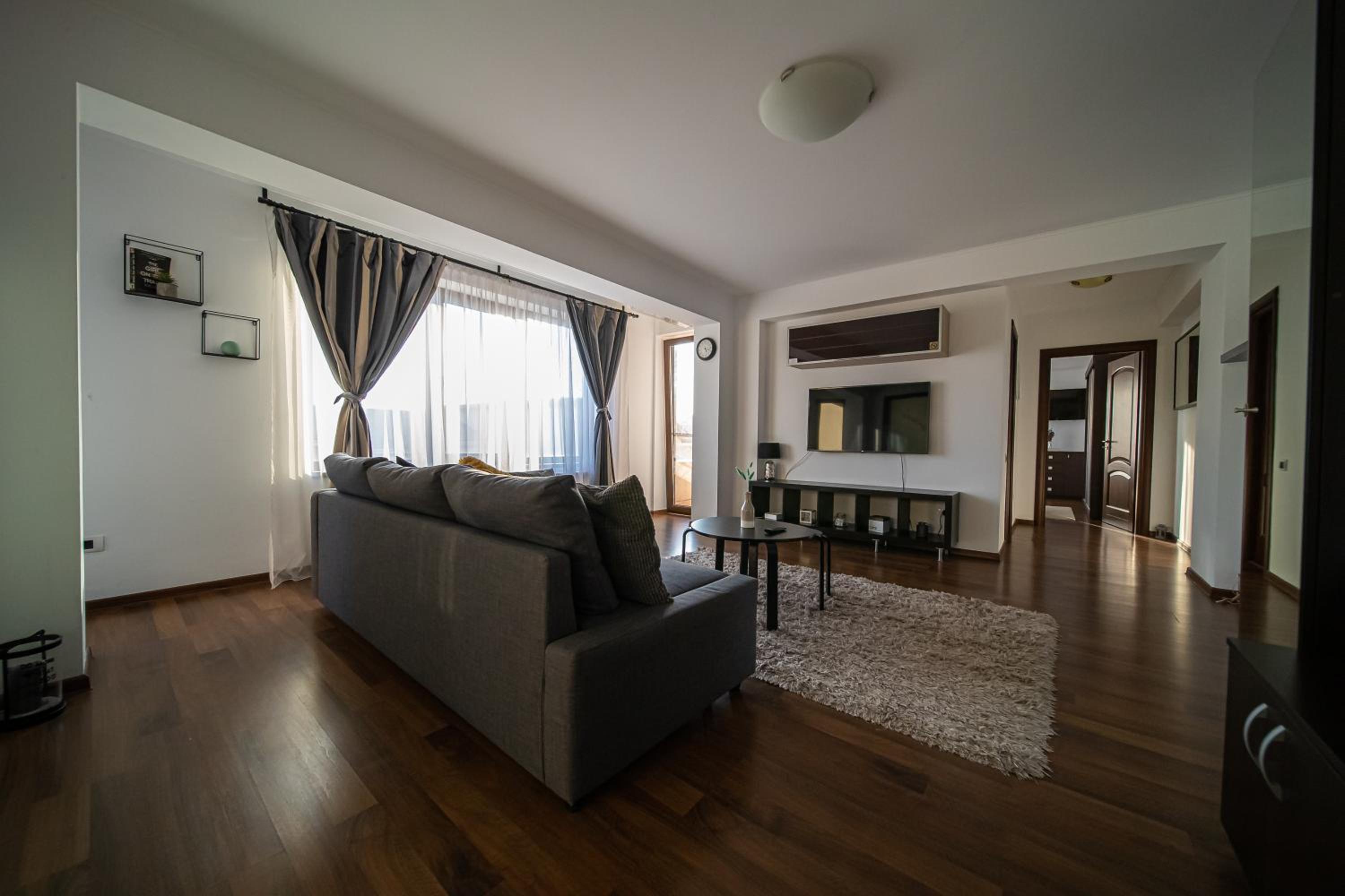 Apartment with Balcony - Photo 15