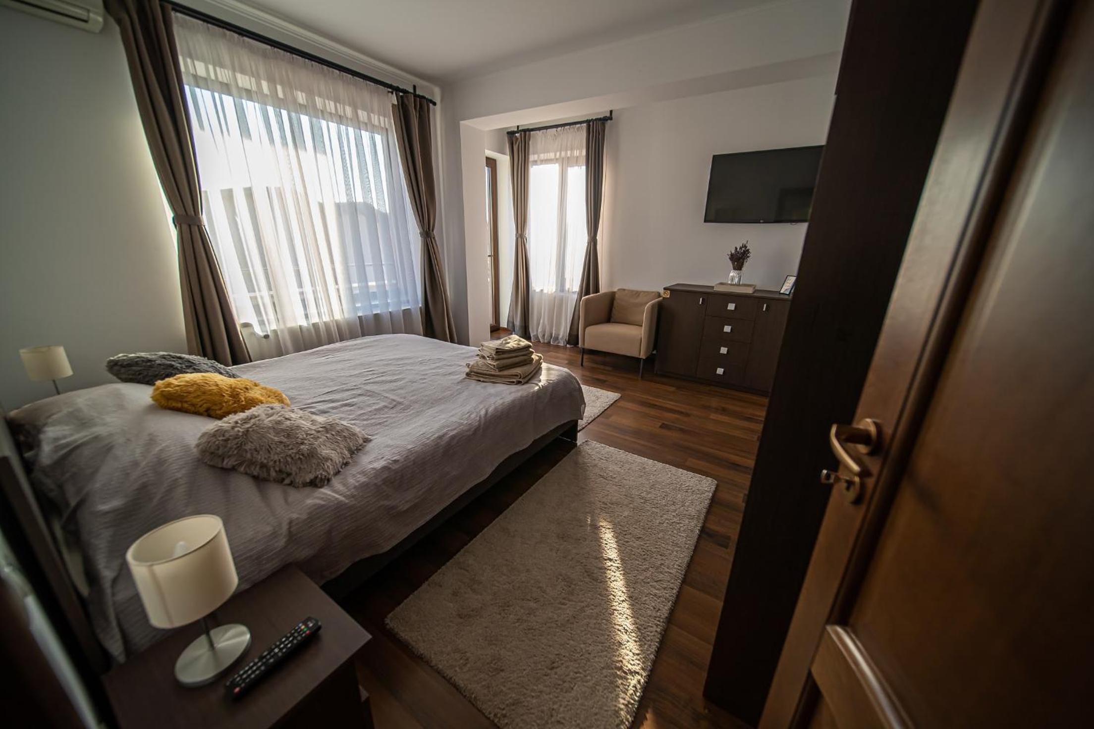 Apartment with Balcony - Photo 30