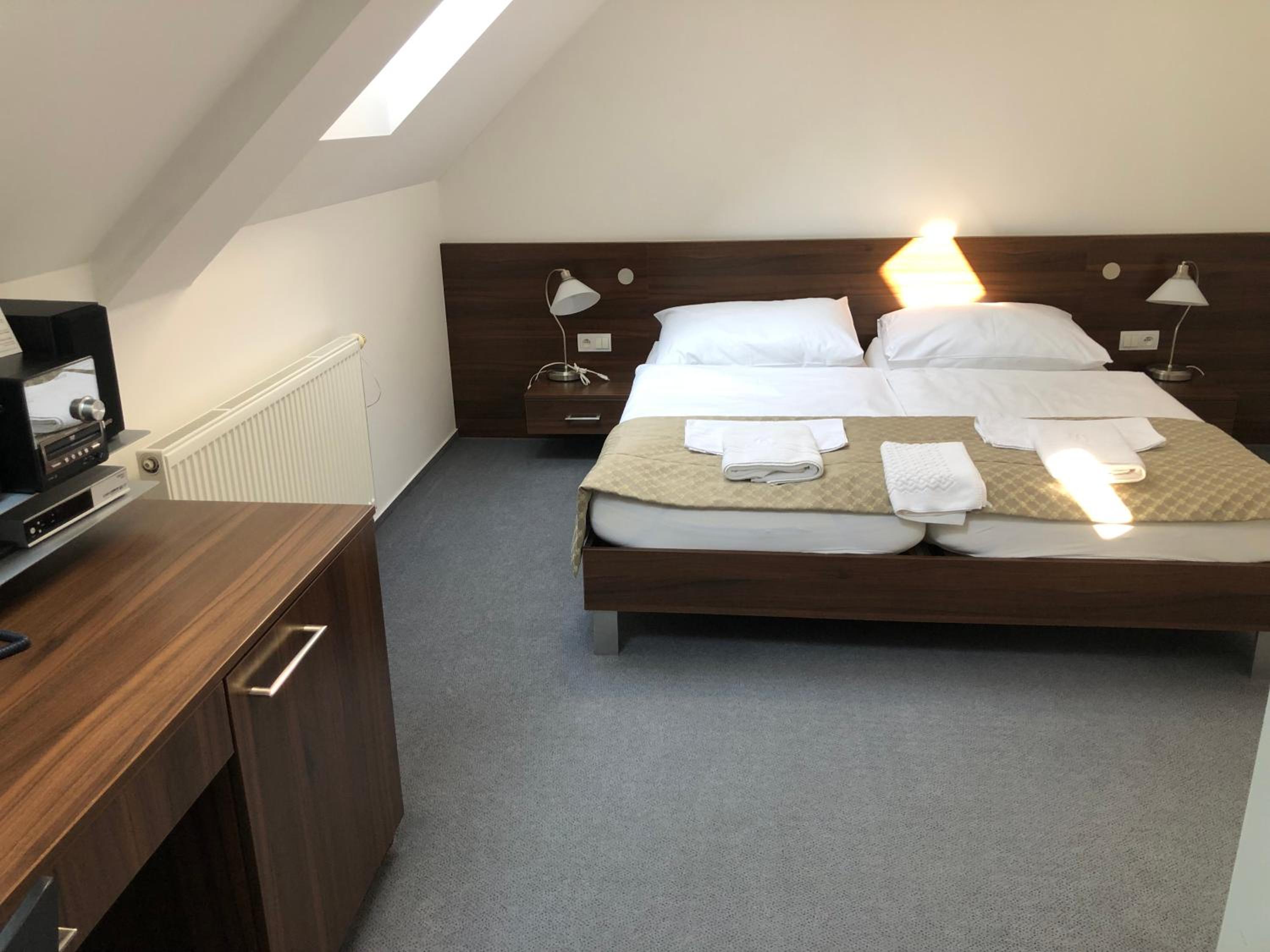 Double Room - Photo 14