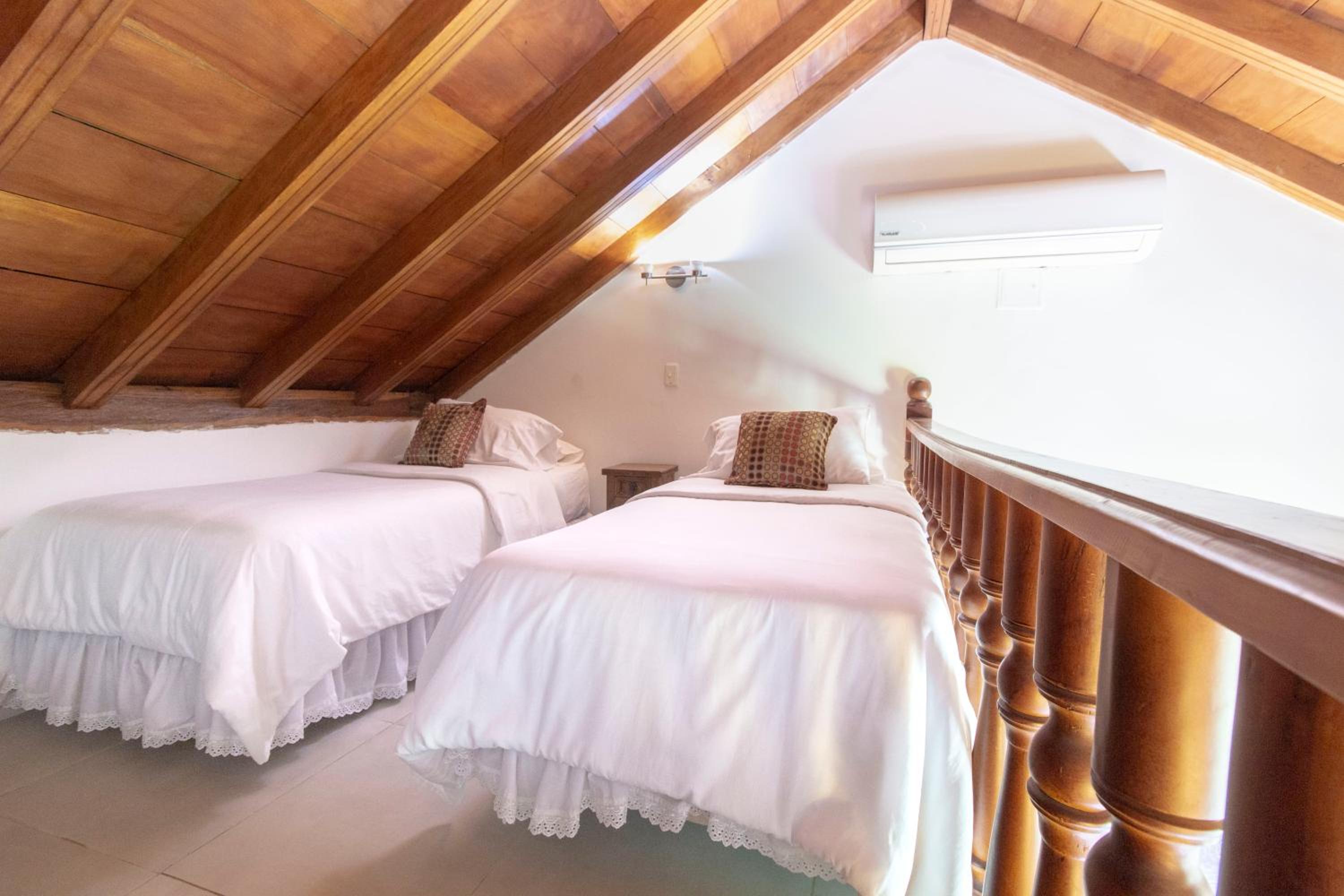 Triple Room with Balcony - Photo 4