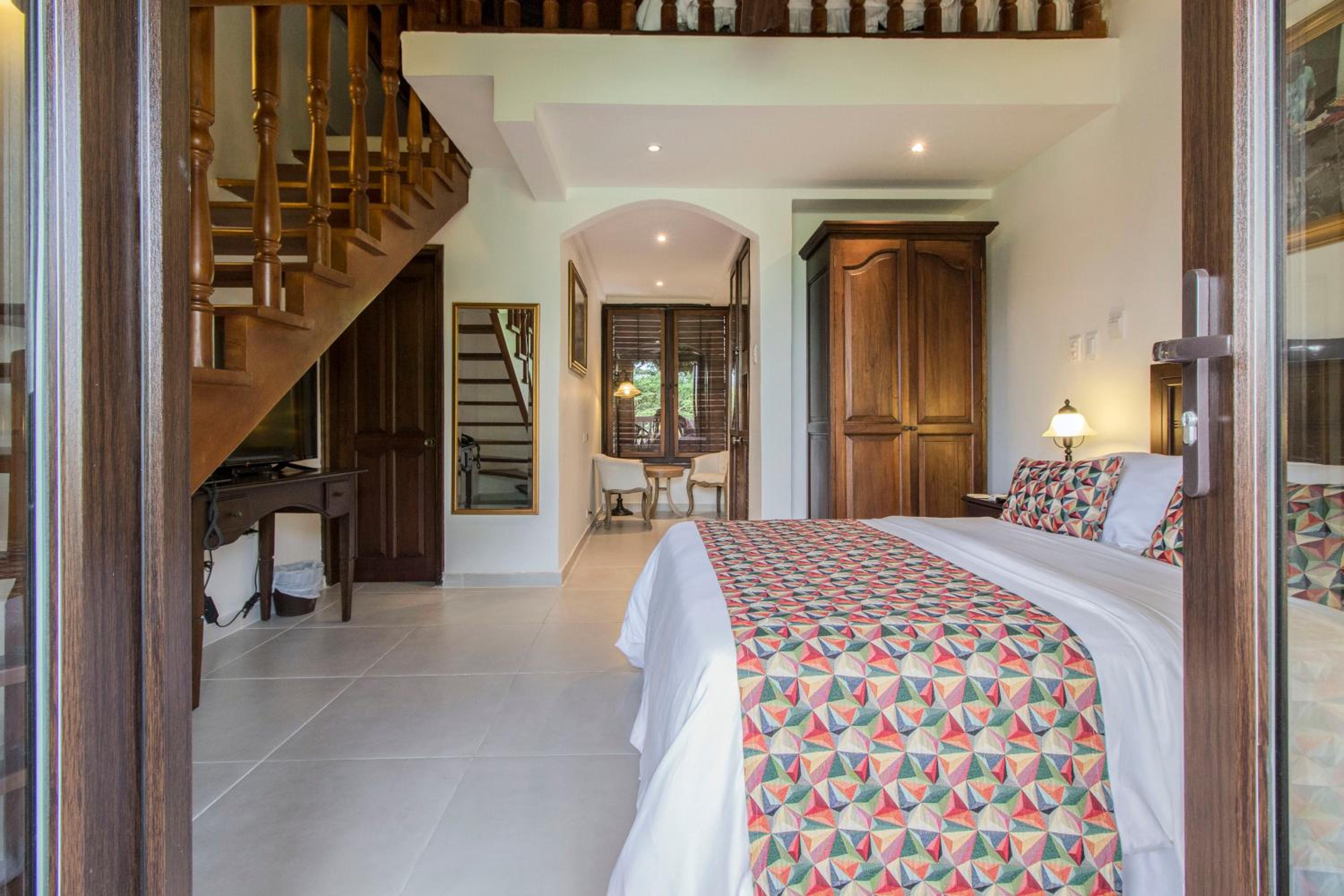 Triple Room with Balcony - Photo 5