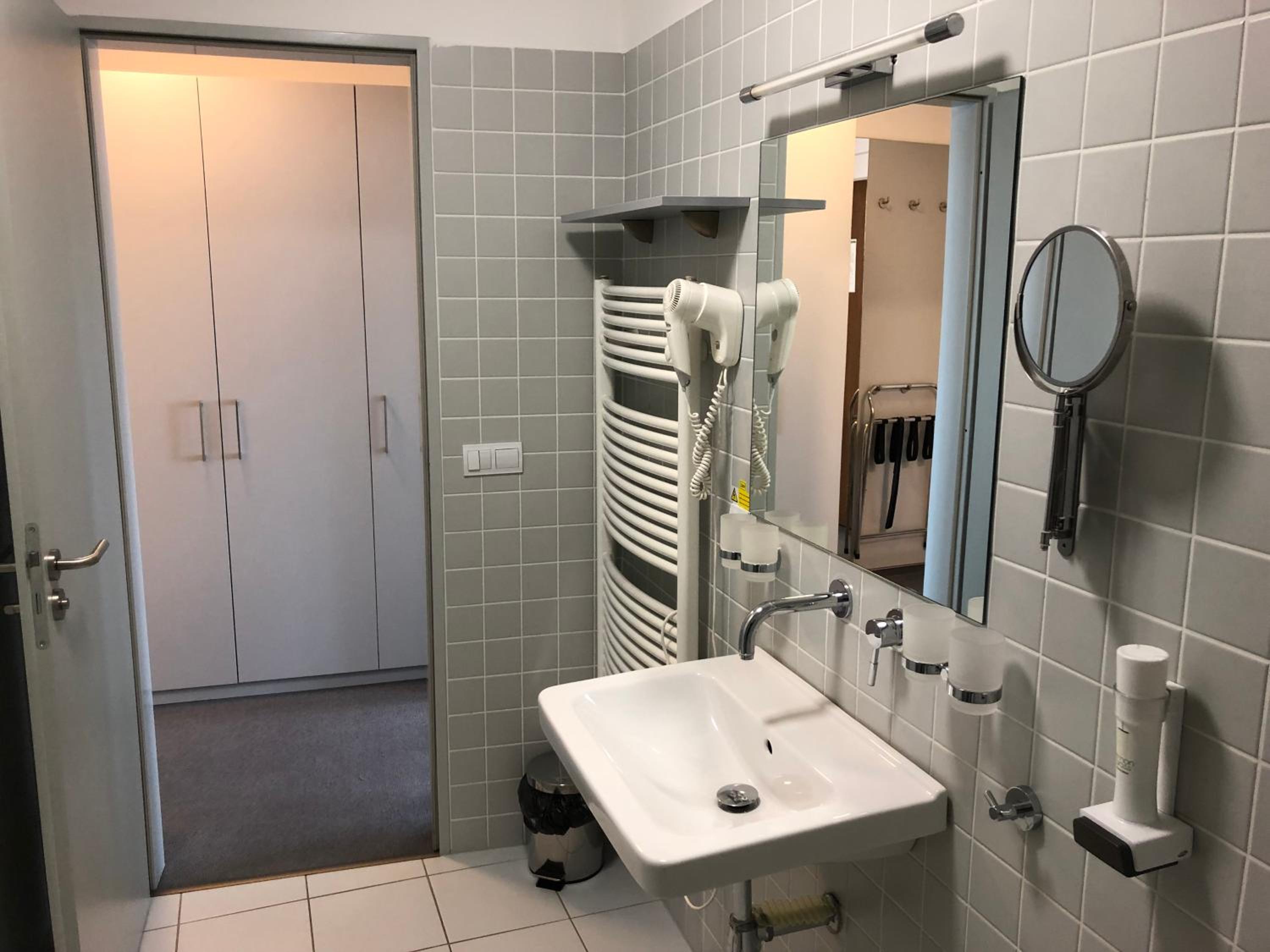 Superior Room (4 adults) - Photo 2
