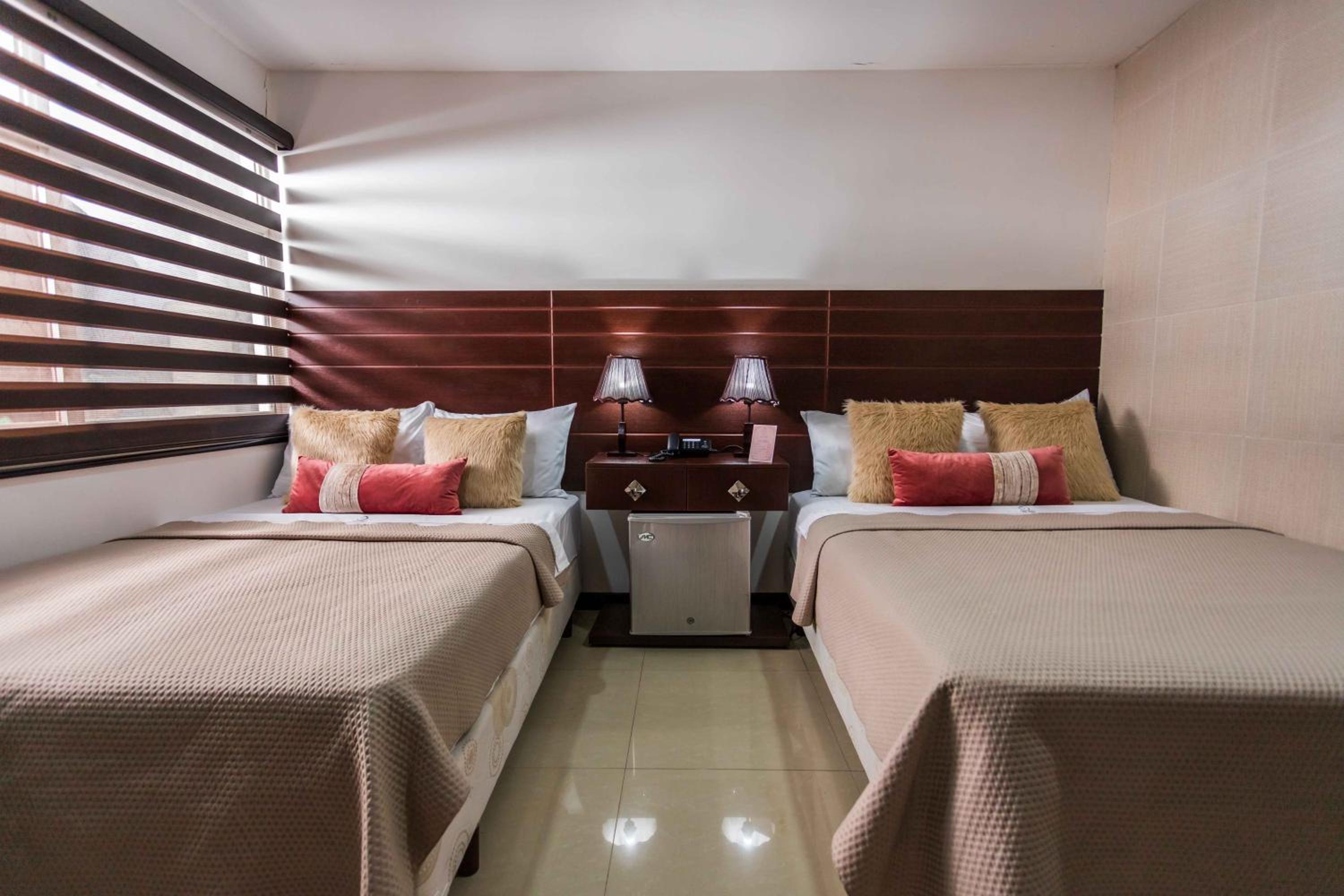 Twin Room with Private Bathroom photo 2