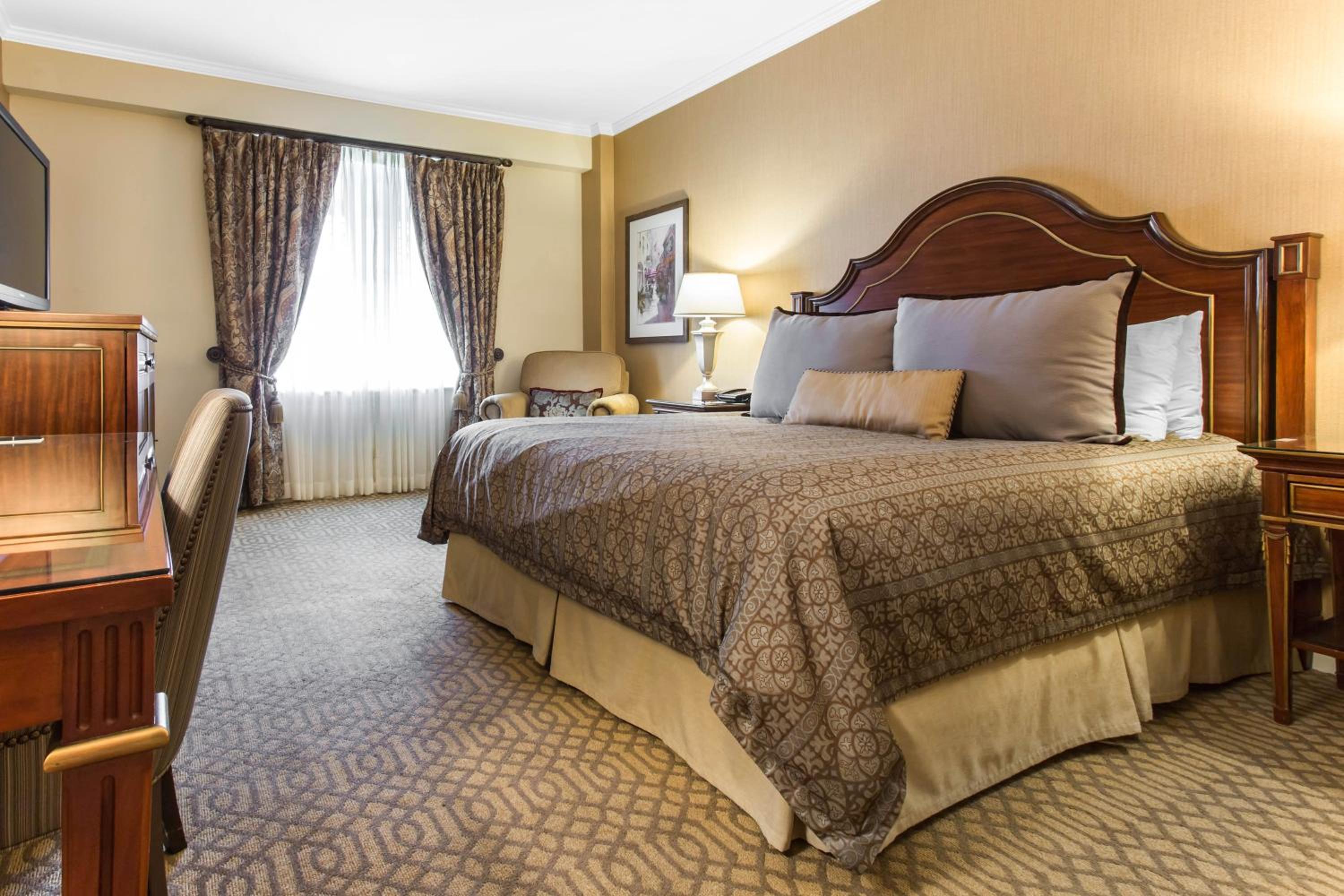 Premier King Room - Photo 3