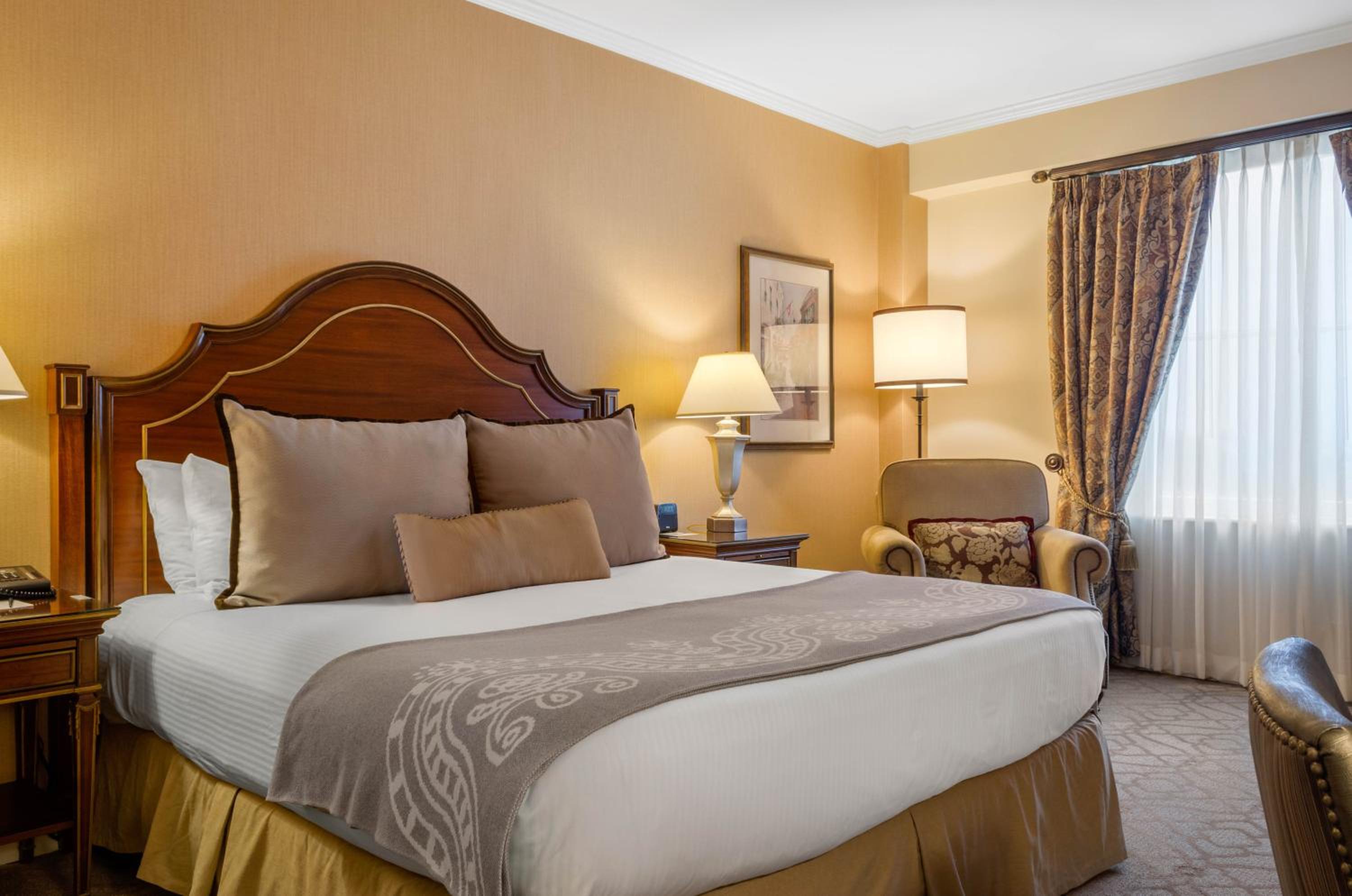 Premier King Room - Photo 1