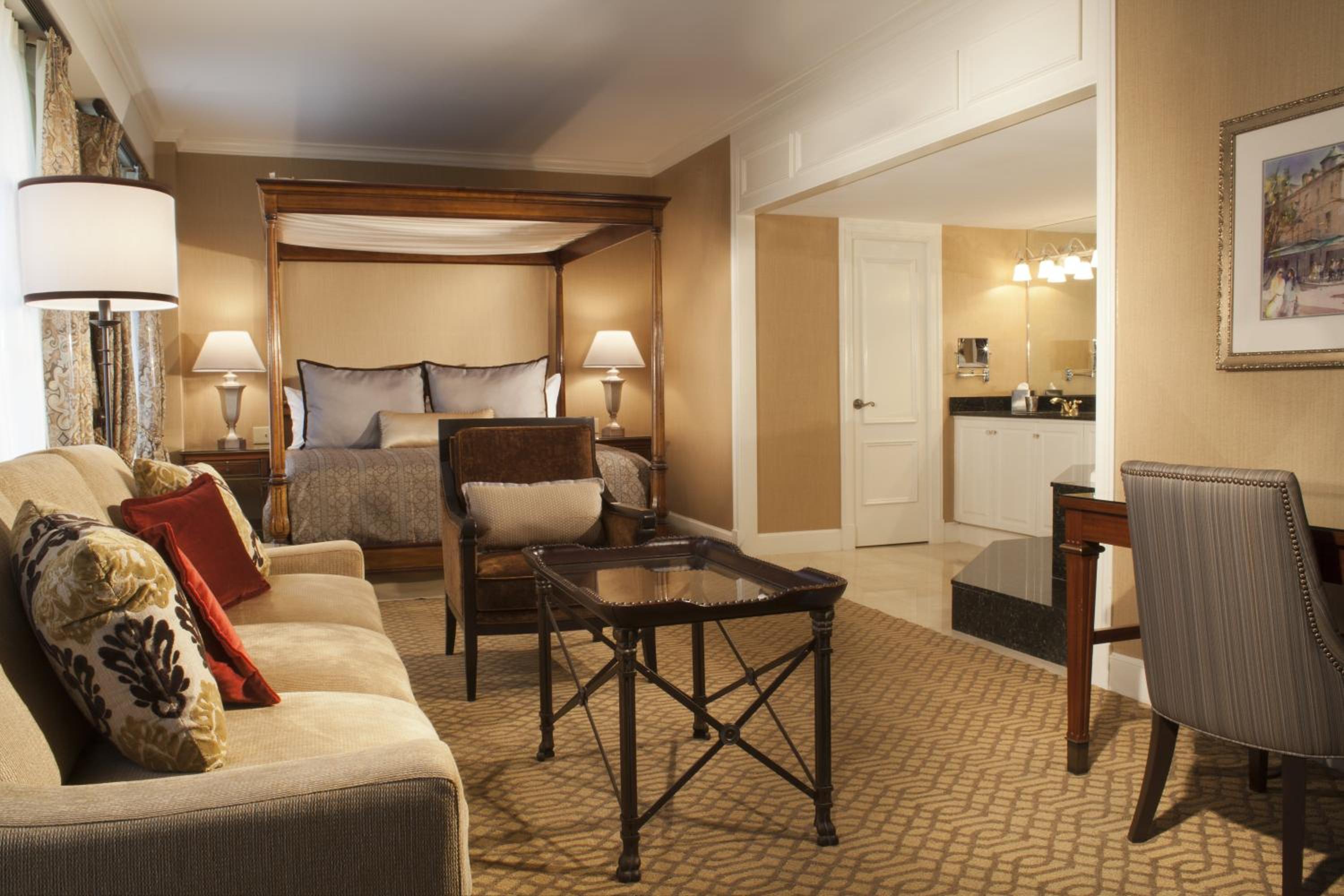 Jacuzzi Suite - 1 King Bed - Photo 1