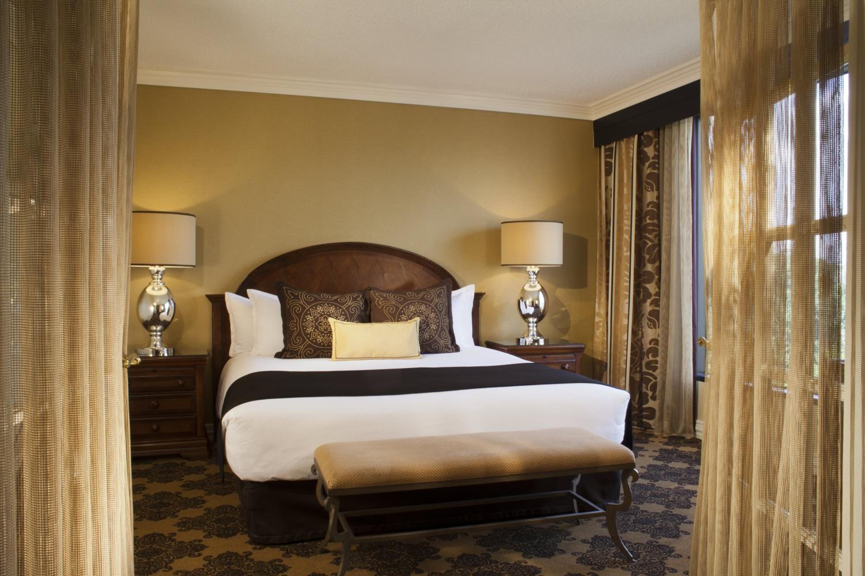 Executive Suite - 1 King Bed - Photo 4