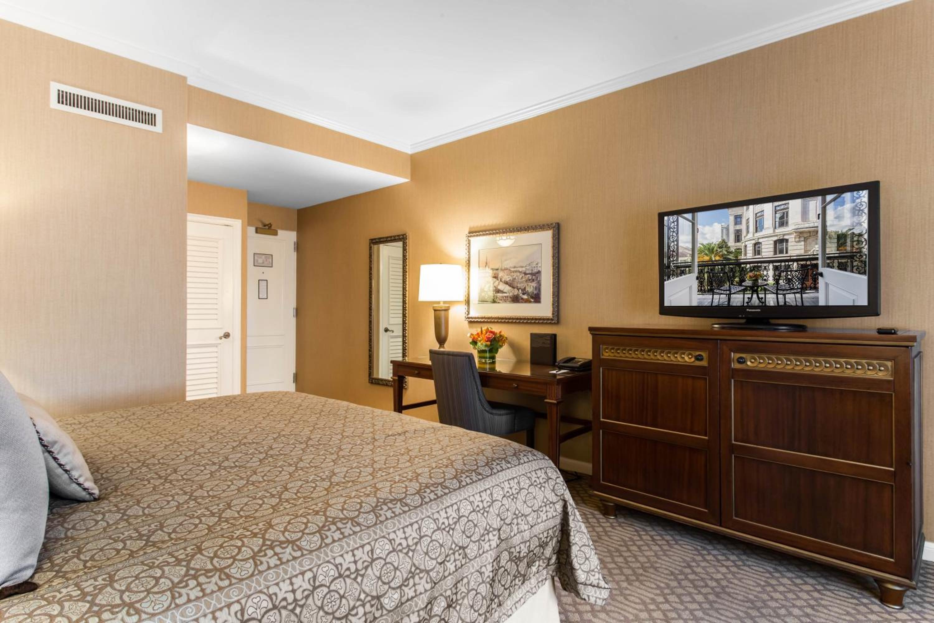 Premier King Room - Photo 4