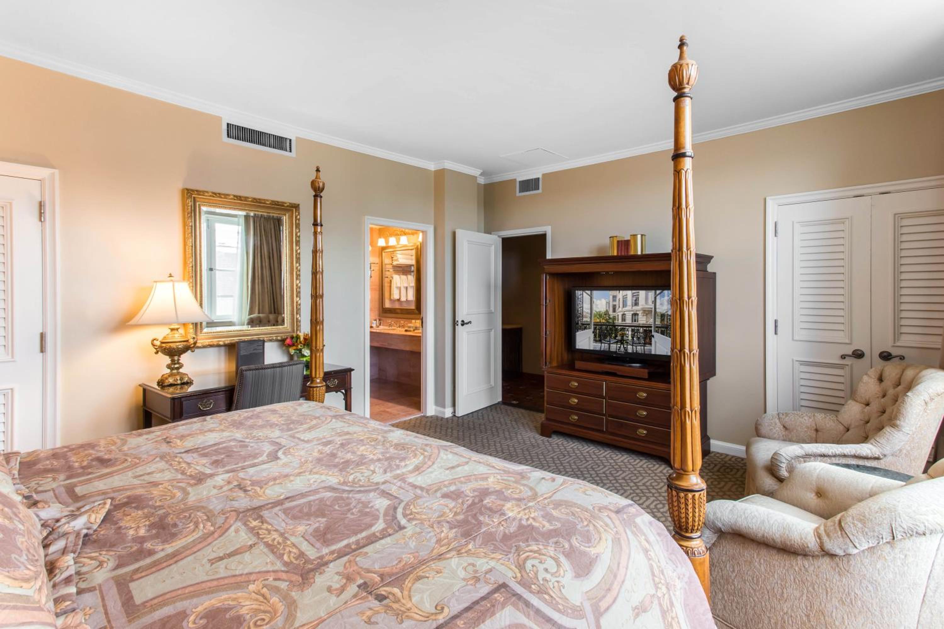 Luxury Penthouse Suite - 1 King Bed - Photo 10