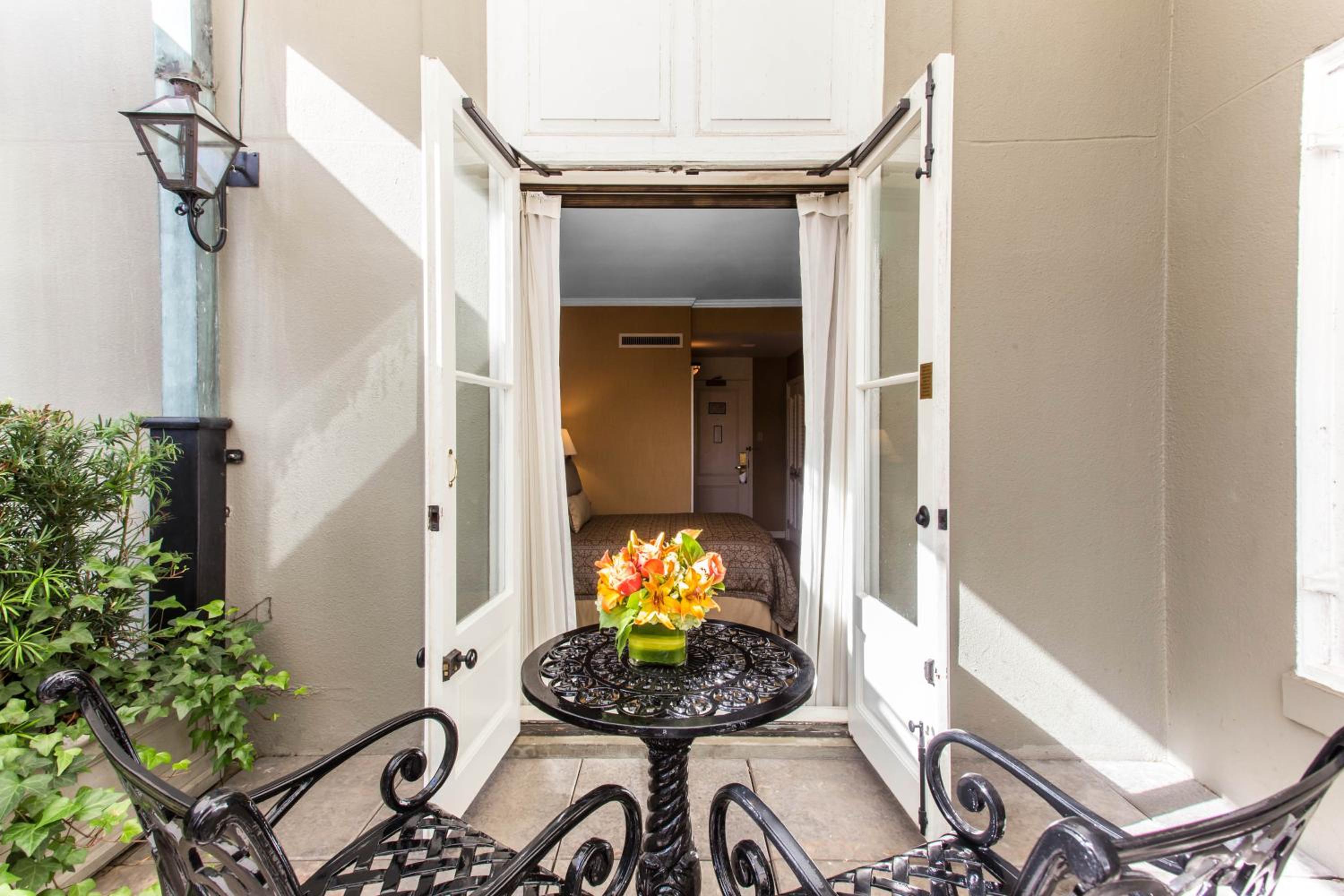 Queen Room - Courtyard View - Photo 4