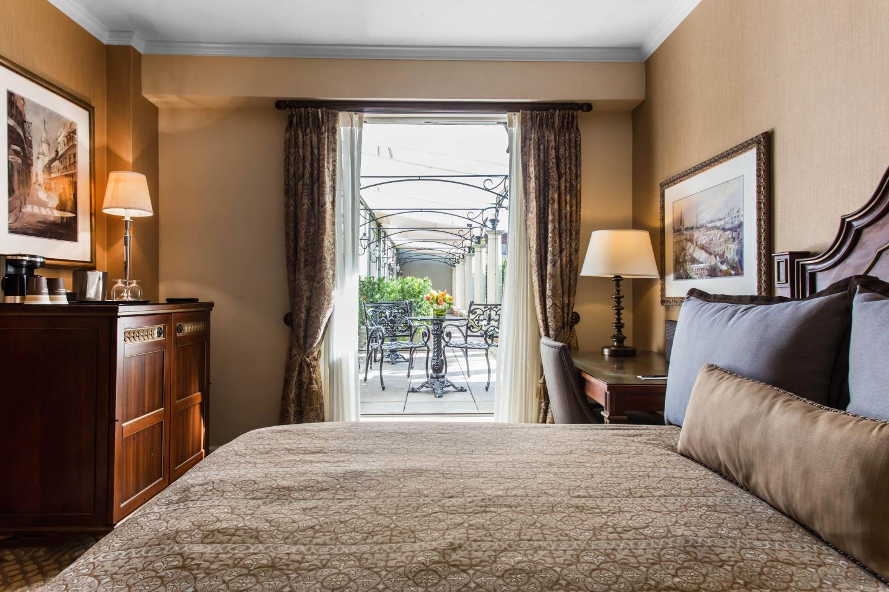 Queen Room - Courtyard View - Photo 9