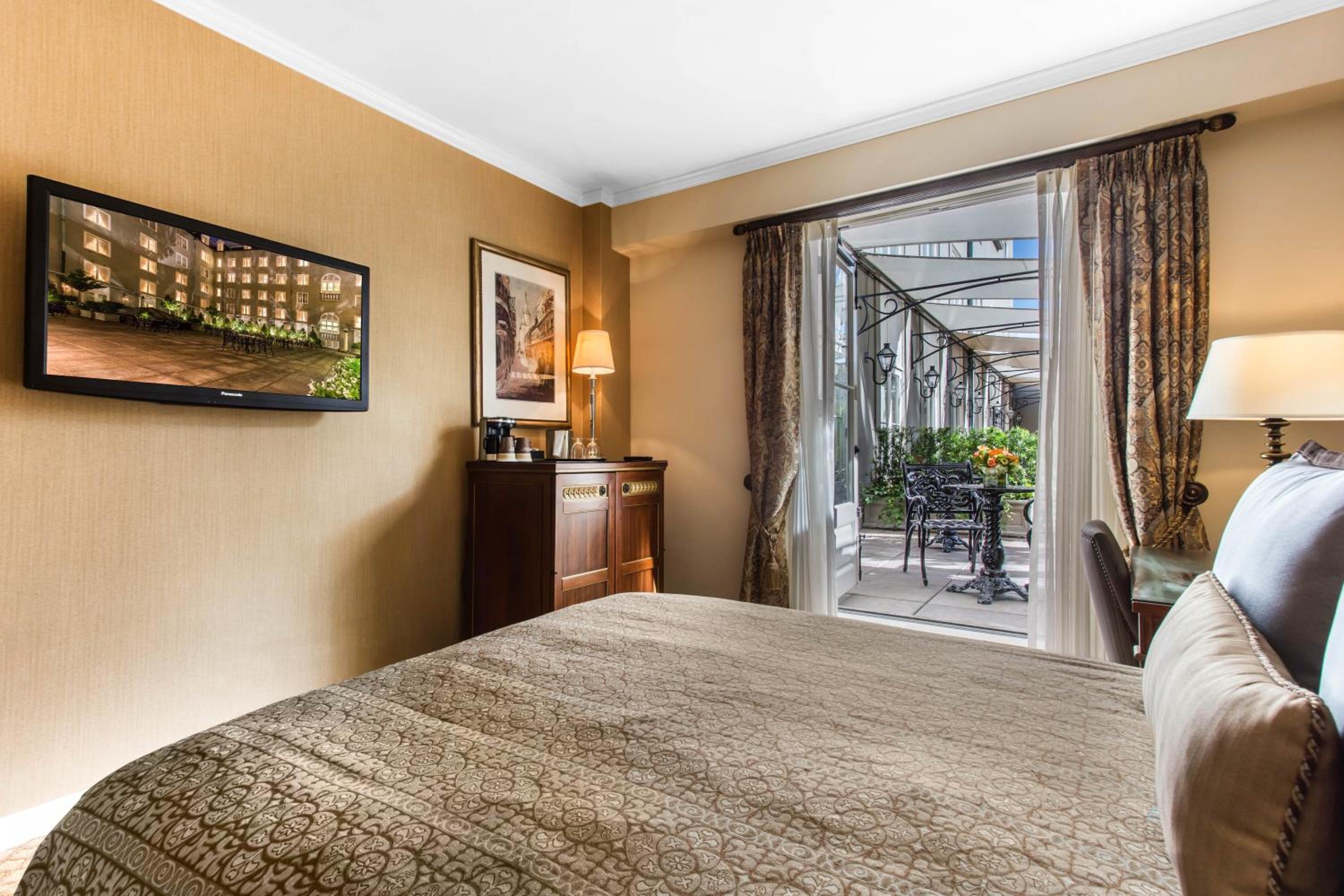 Queen Room - Courtyard View - Photo 11