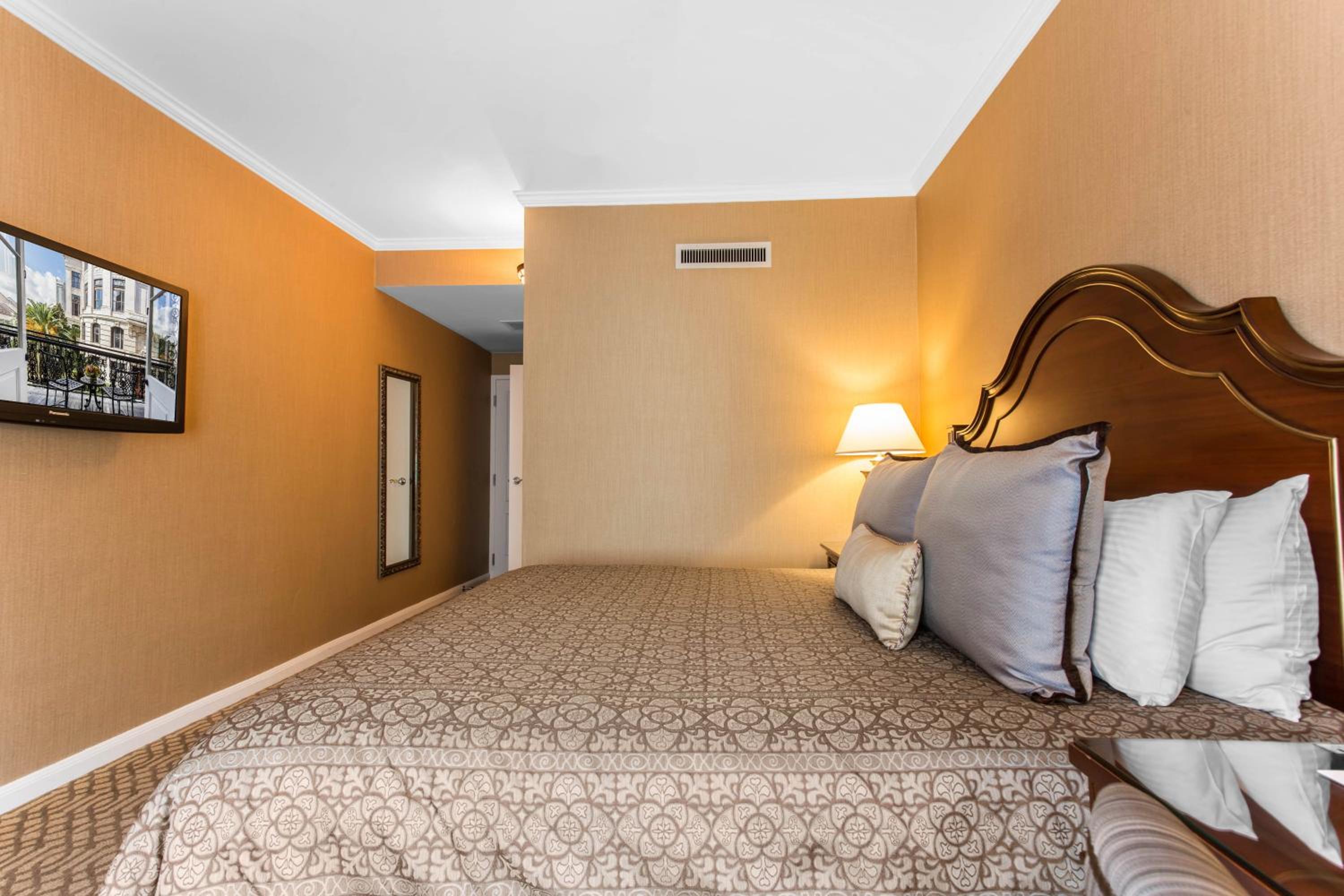 ADA Premier Room - 1 King Bed - Photo 1