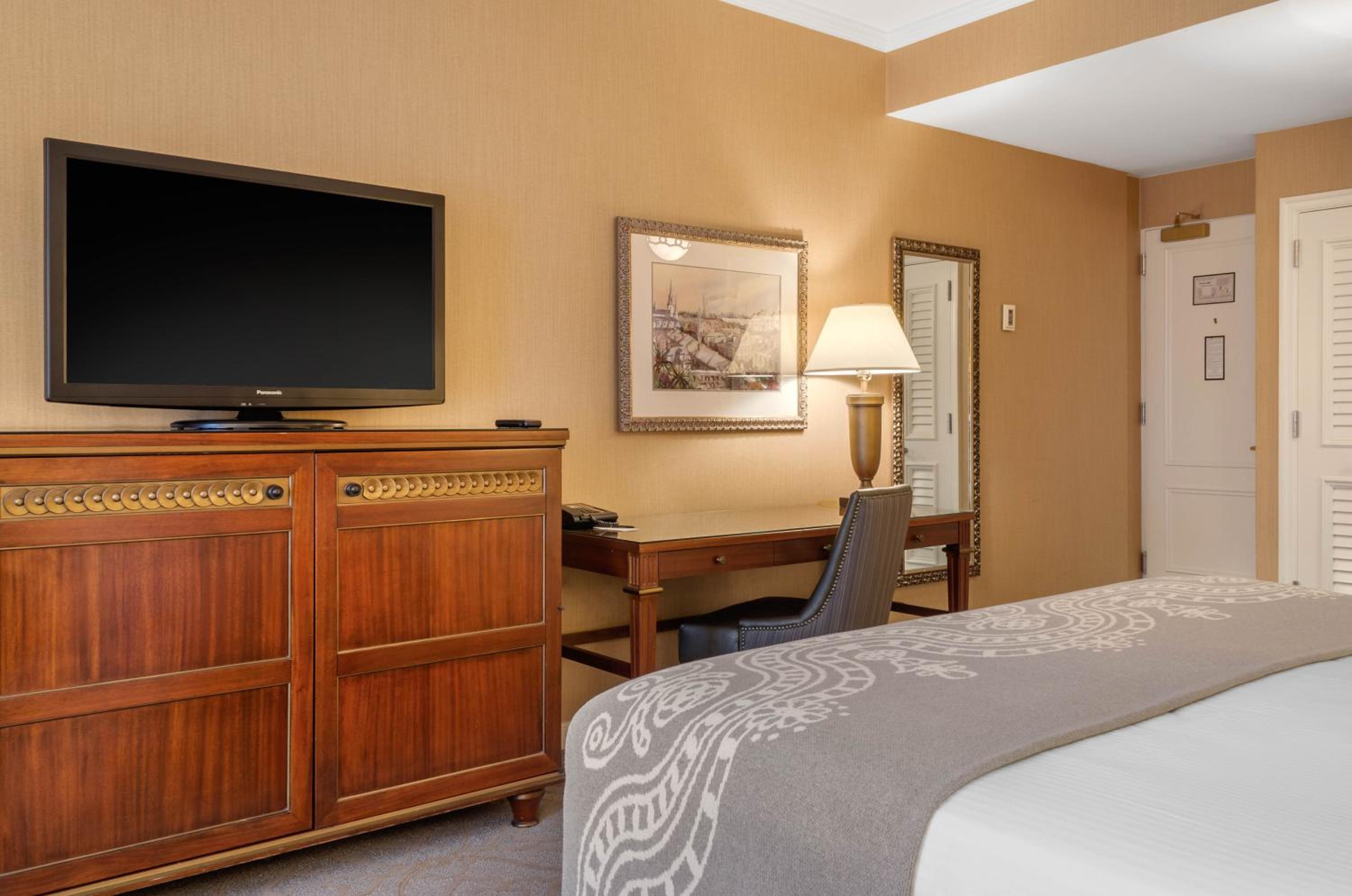 Premier King Room - Photo 5