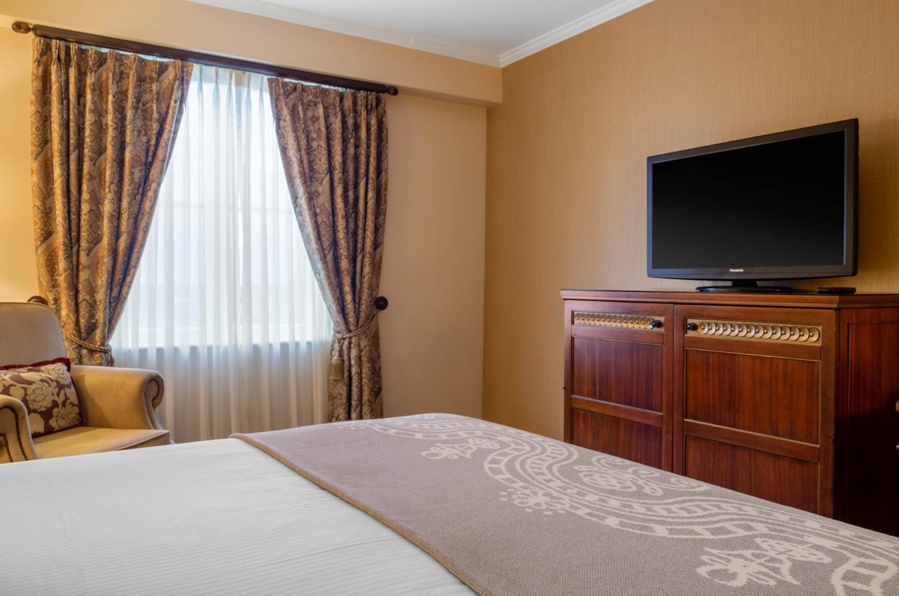 Premier King Room - Photo 2