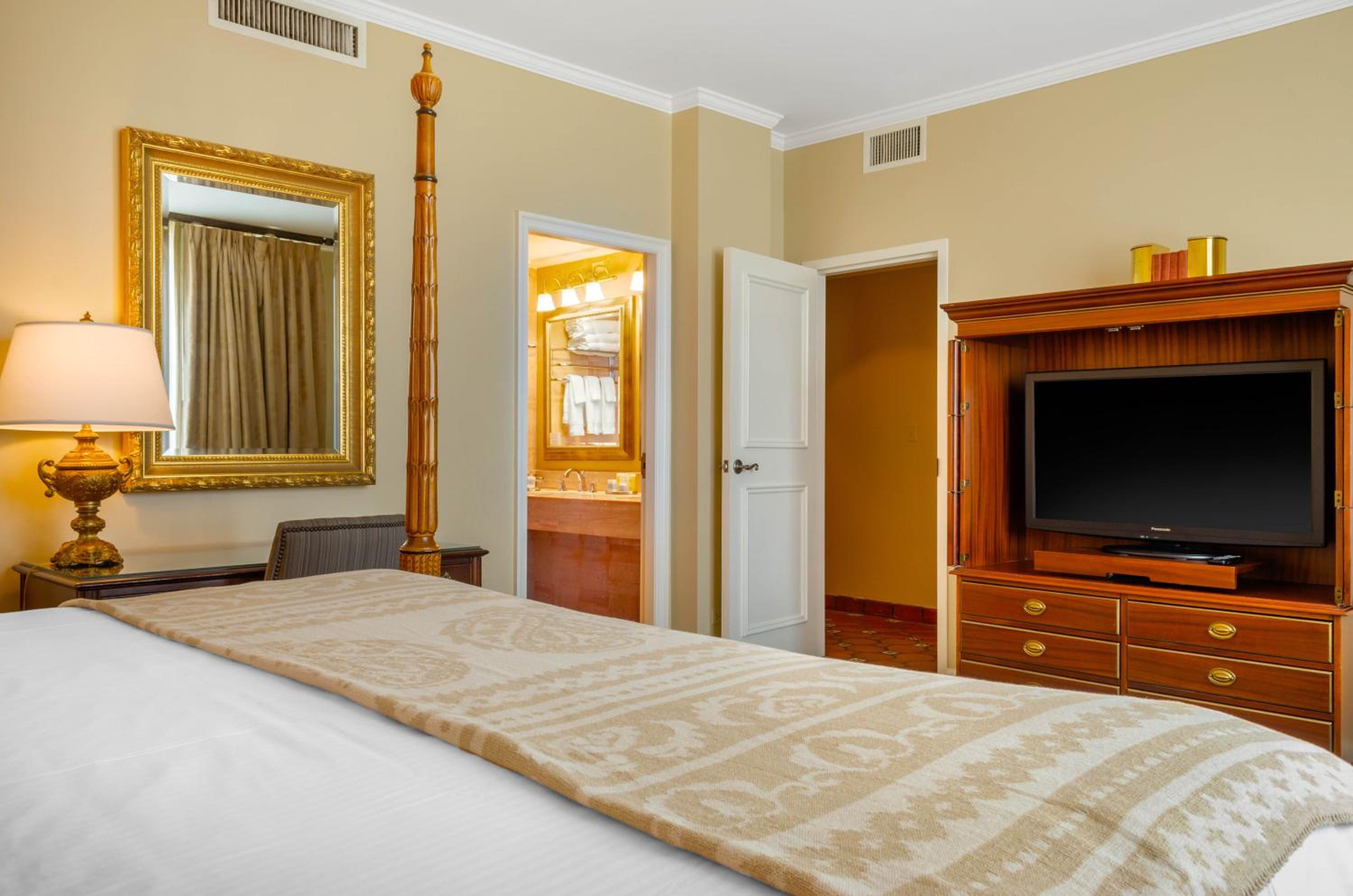Luxury Penthouse Suite - 1 King Bed - Photo 1