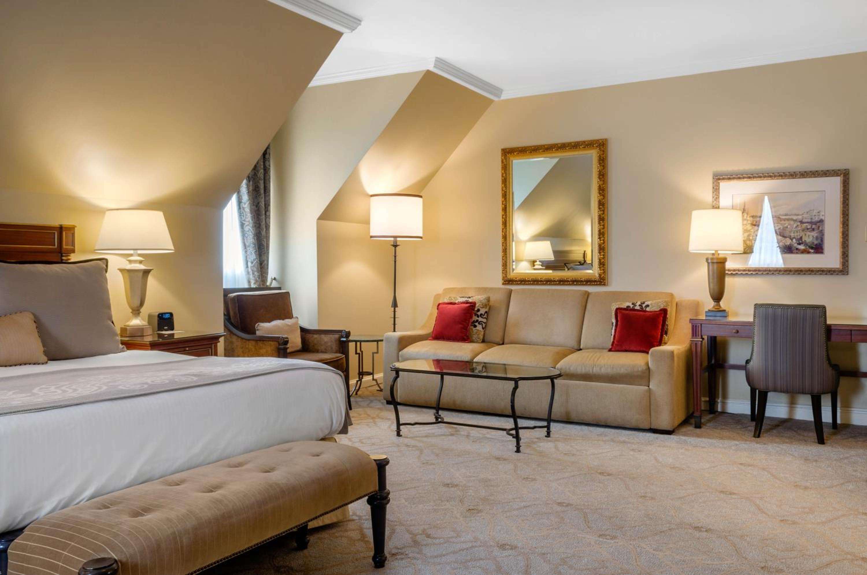 Petite King Suite - Photo 5