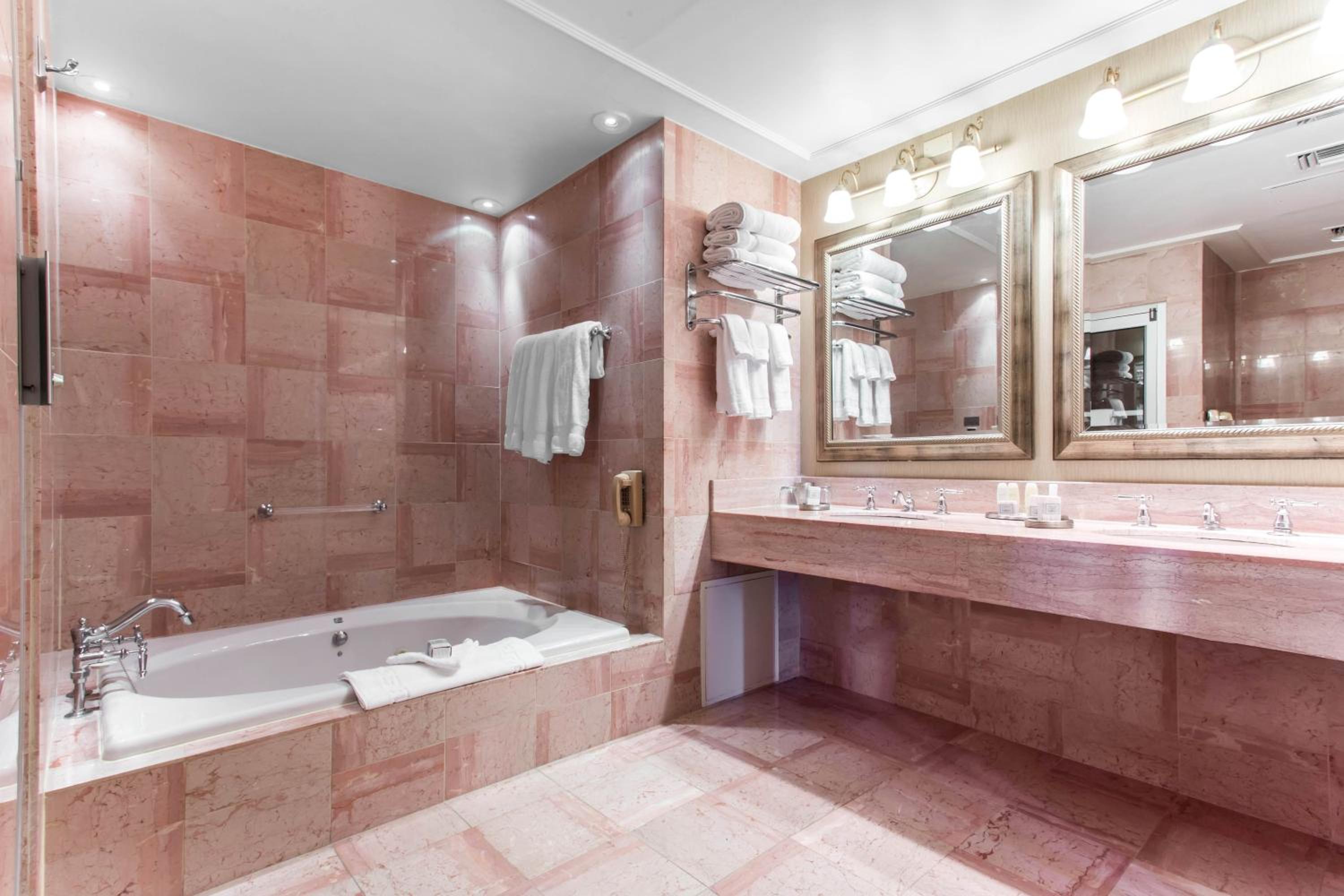 Luxury Penthouse Suite - 1 King Bed - Photo 8