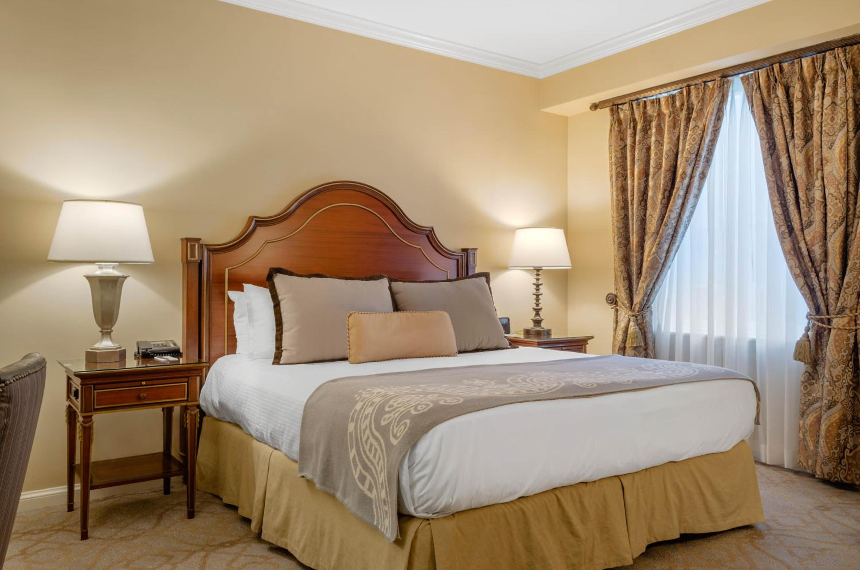 Premier King Jacuzzi Room 1 King Bed
 - Photo 1