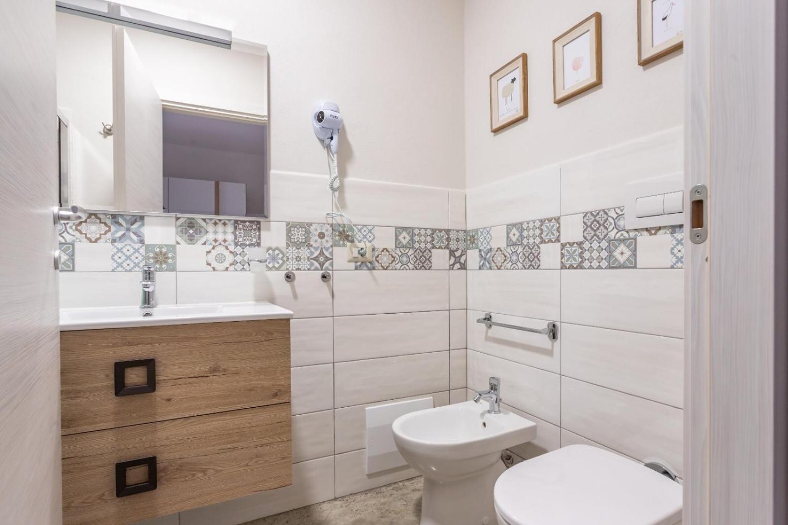Large Double or Twin Room - Photo 8