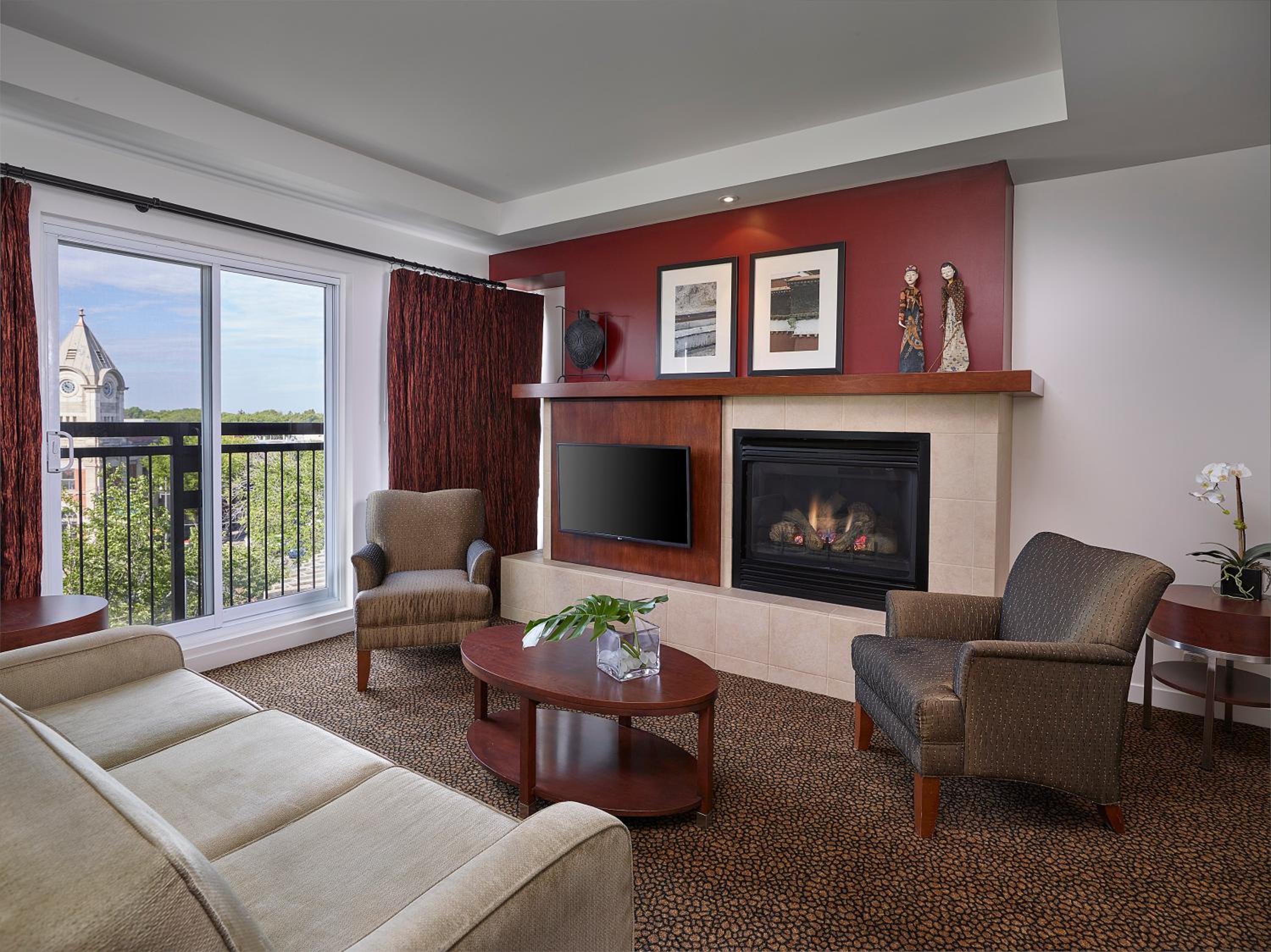 King Suite - Photo 2