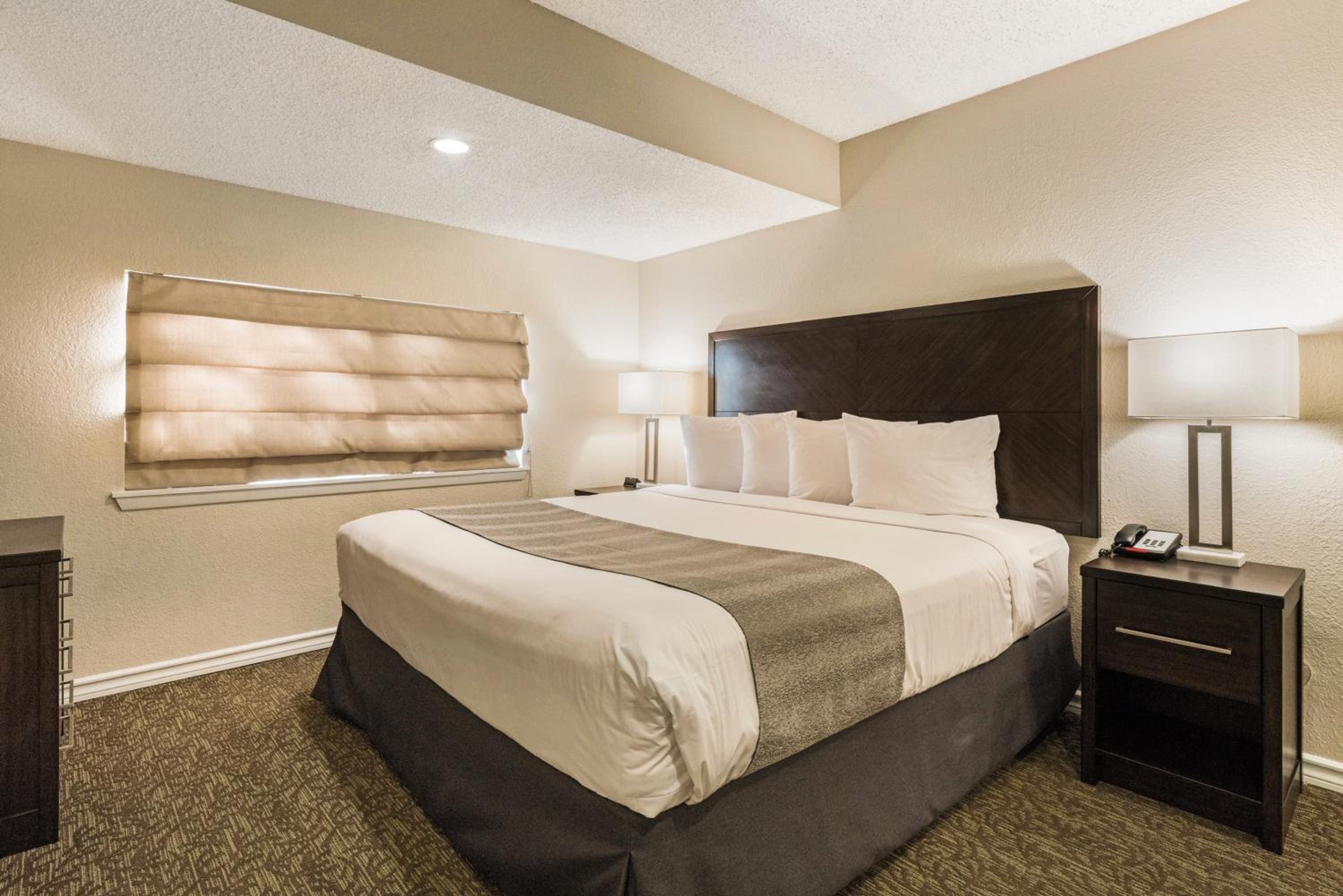 Two-Bedroom Suite - Photo 10