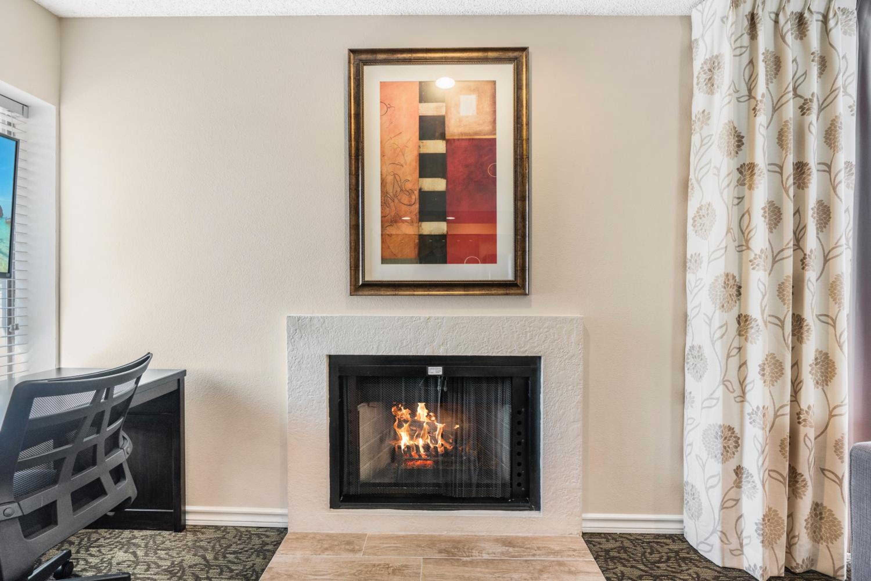 Two-Bedroom Suite - Photo 2