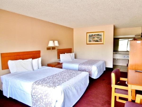 2 Queen Beds Non-Smoking - Photo 2