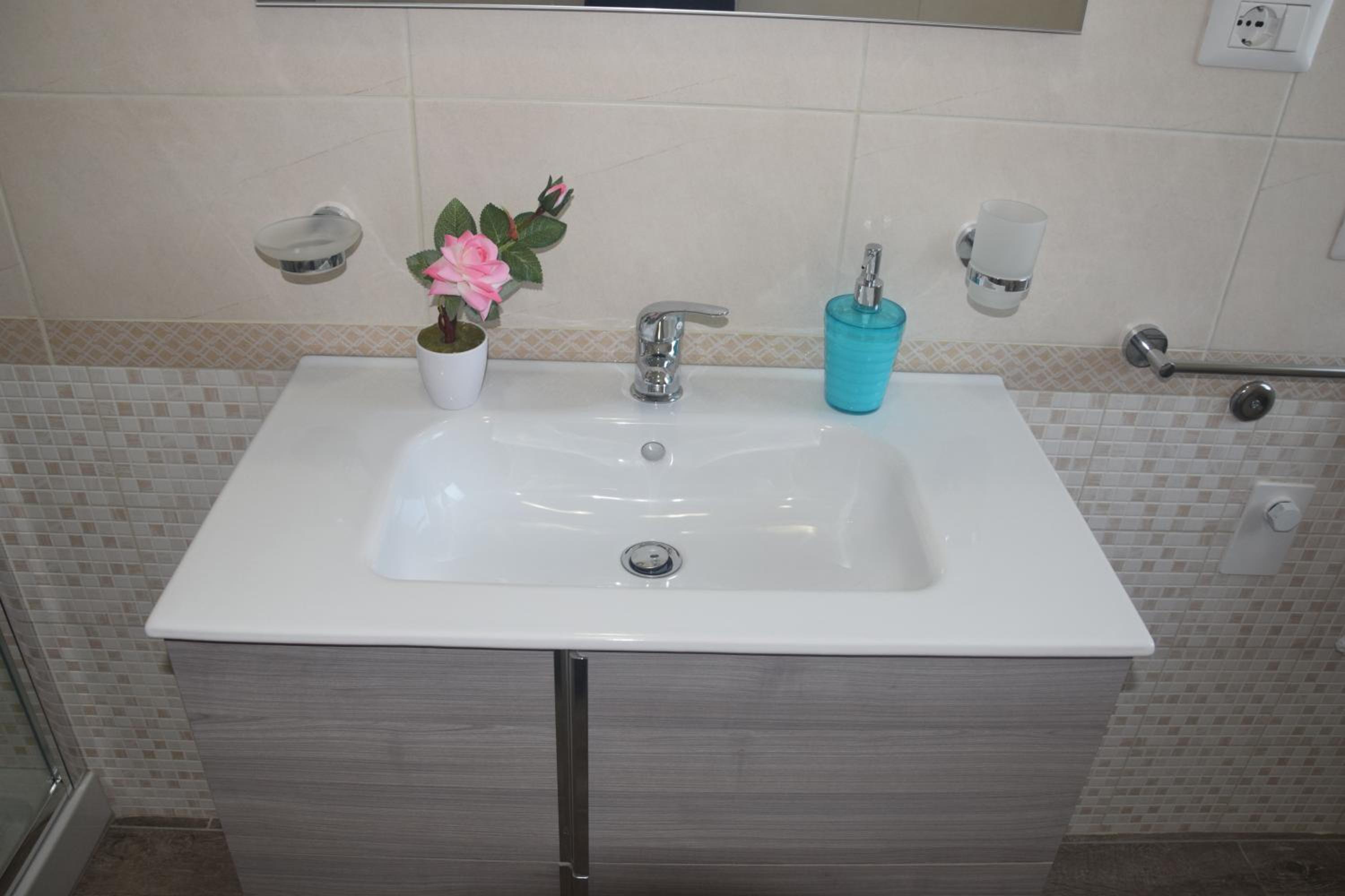 Deluxe Double or Twin Room with Balcony - Photo 18