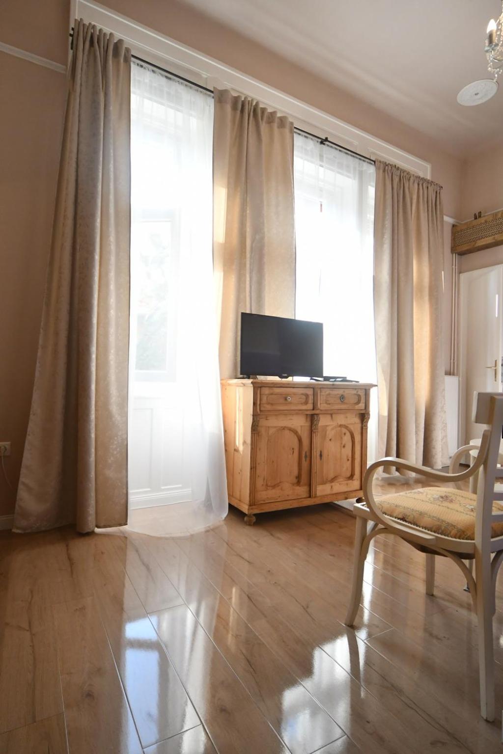 Large Double Room photo 1
