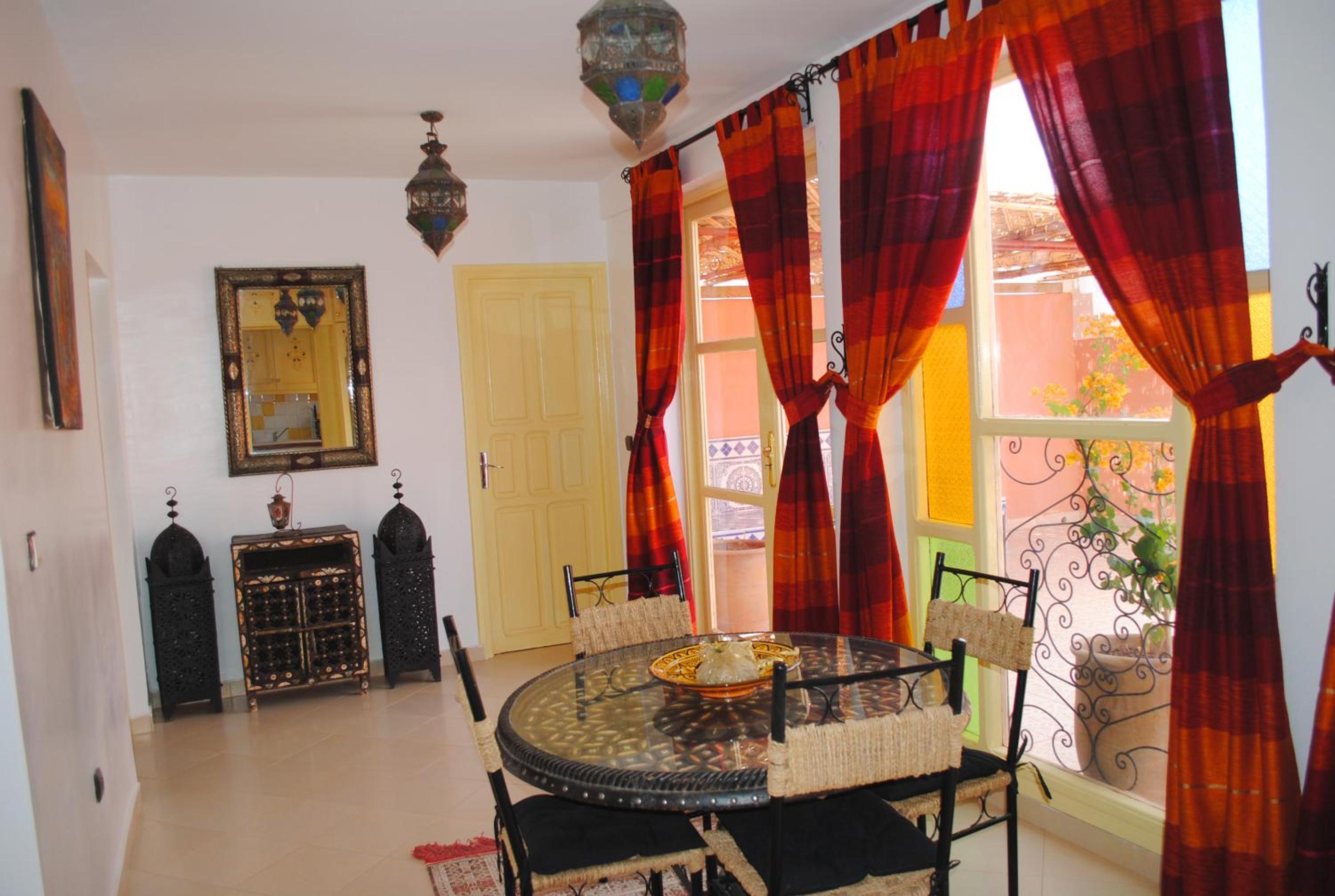 Apartment with Terrace - Photo 31