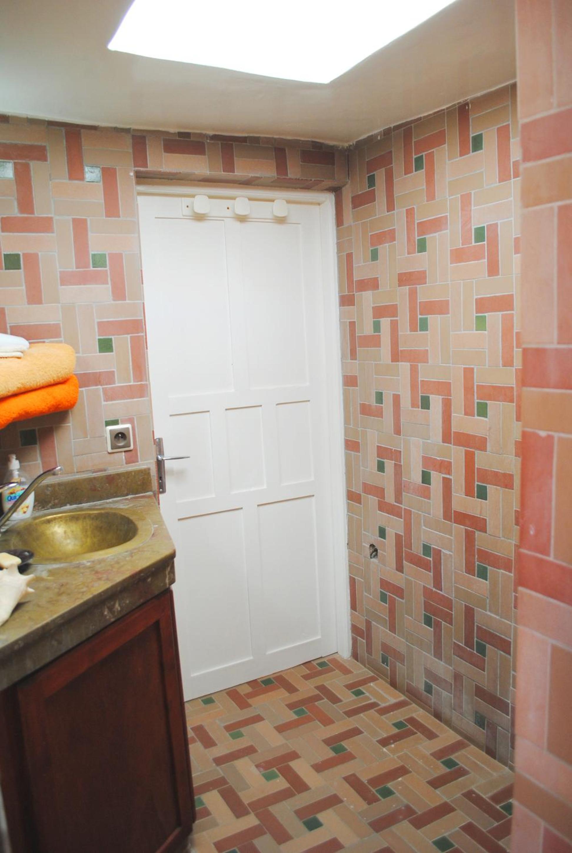Apartment with Terrace - Photo 13