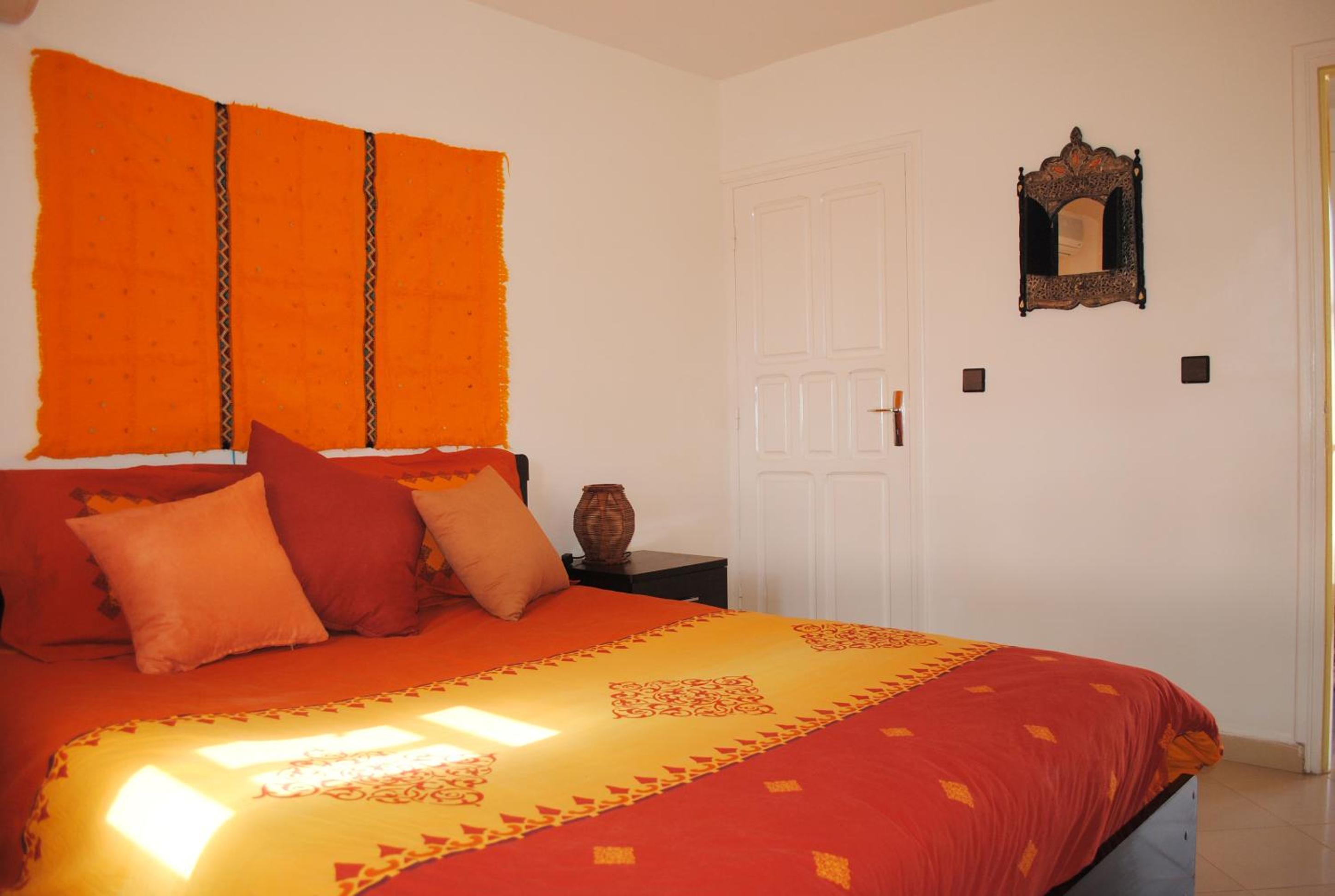 Apartment with Terrace - Photo 14