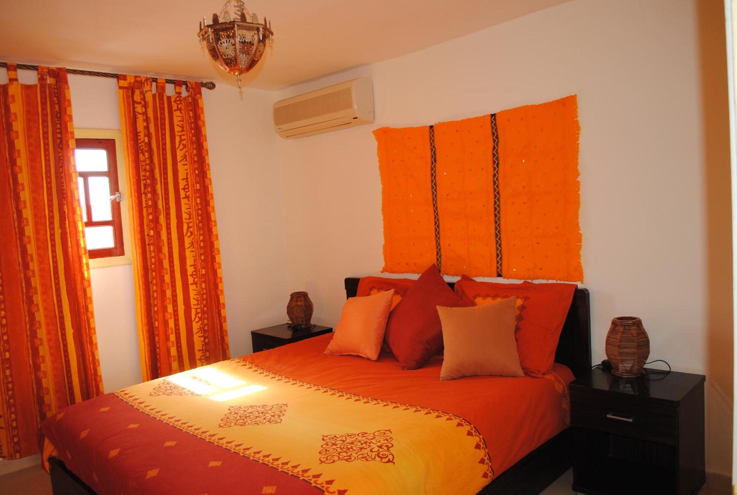 Apartment with Terrace - Photo 24