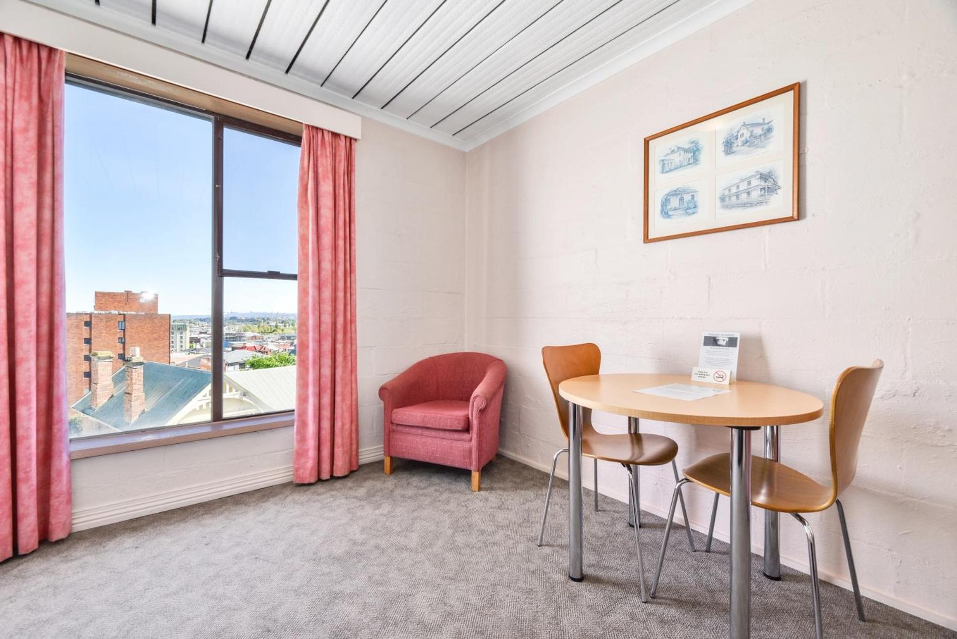 Premier Double Room with City View - Photo 7