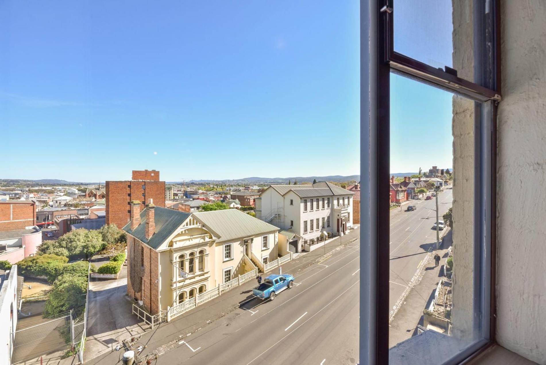 Premier Double Room with City View - Photo 9