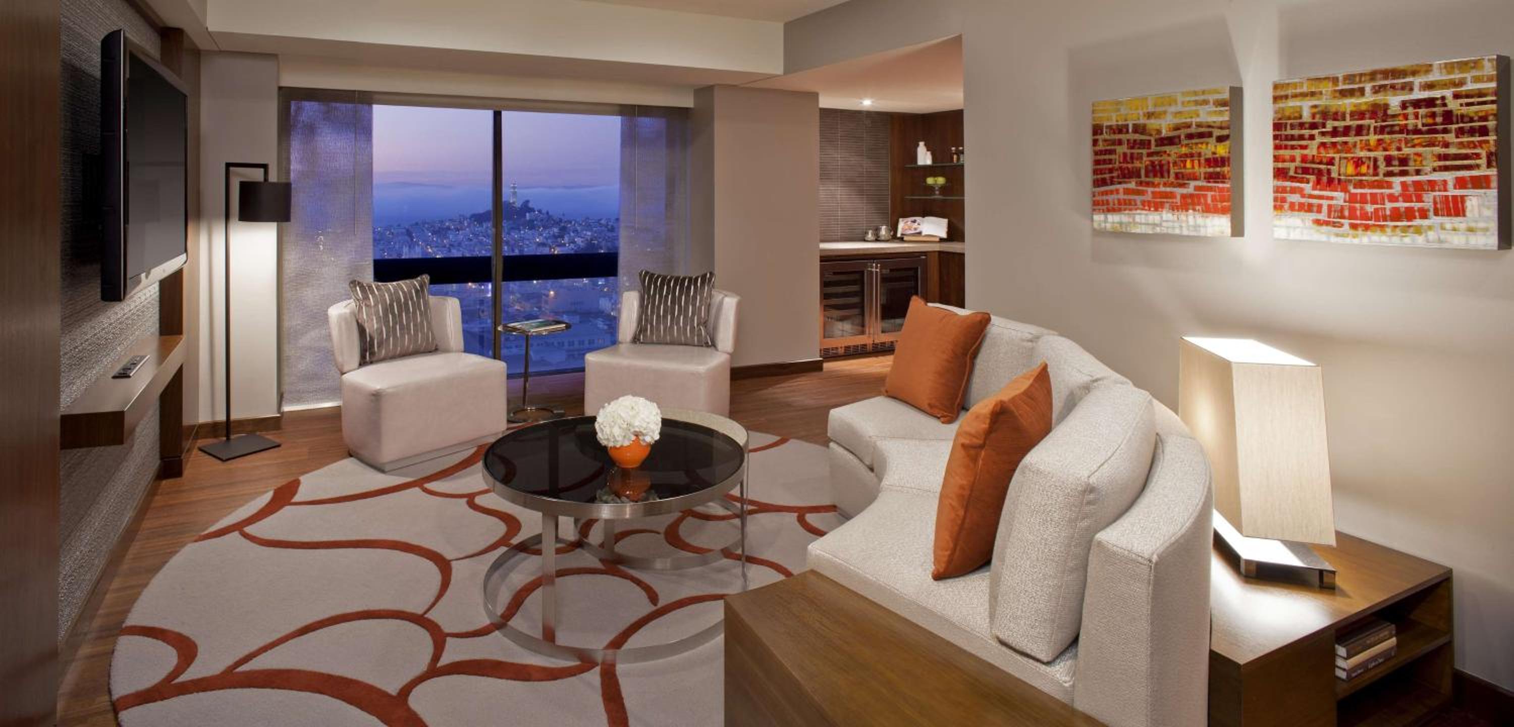 Deluxe Suite - Photo 2
