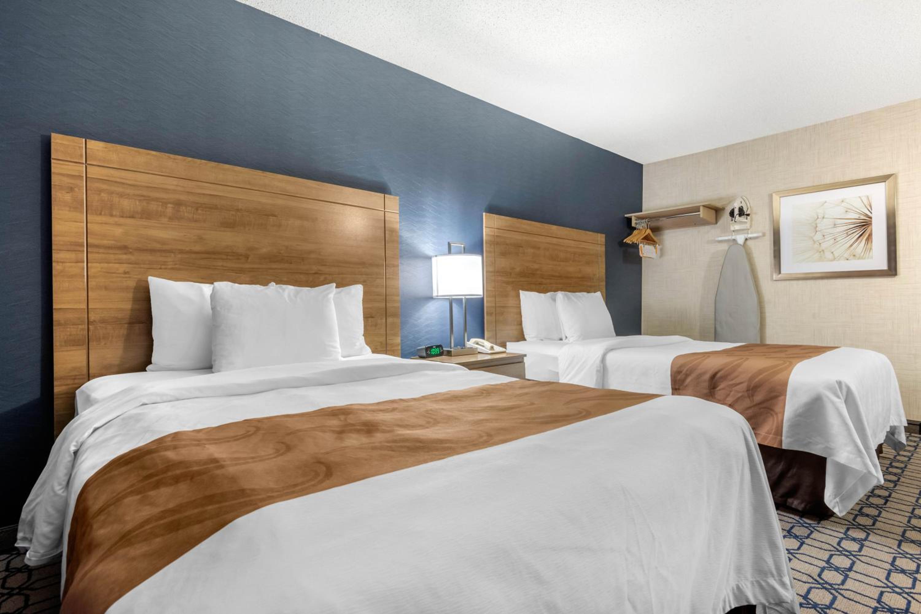 Double Room with Two Double Beds - Photo 3