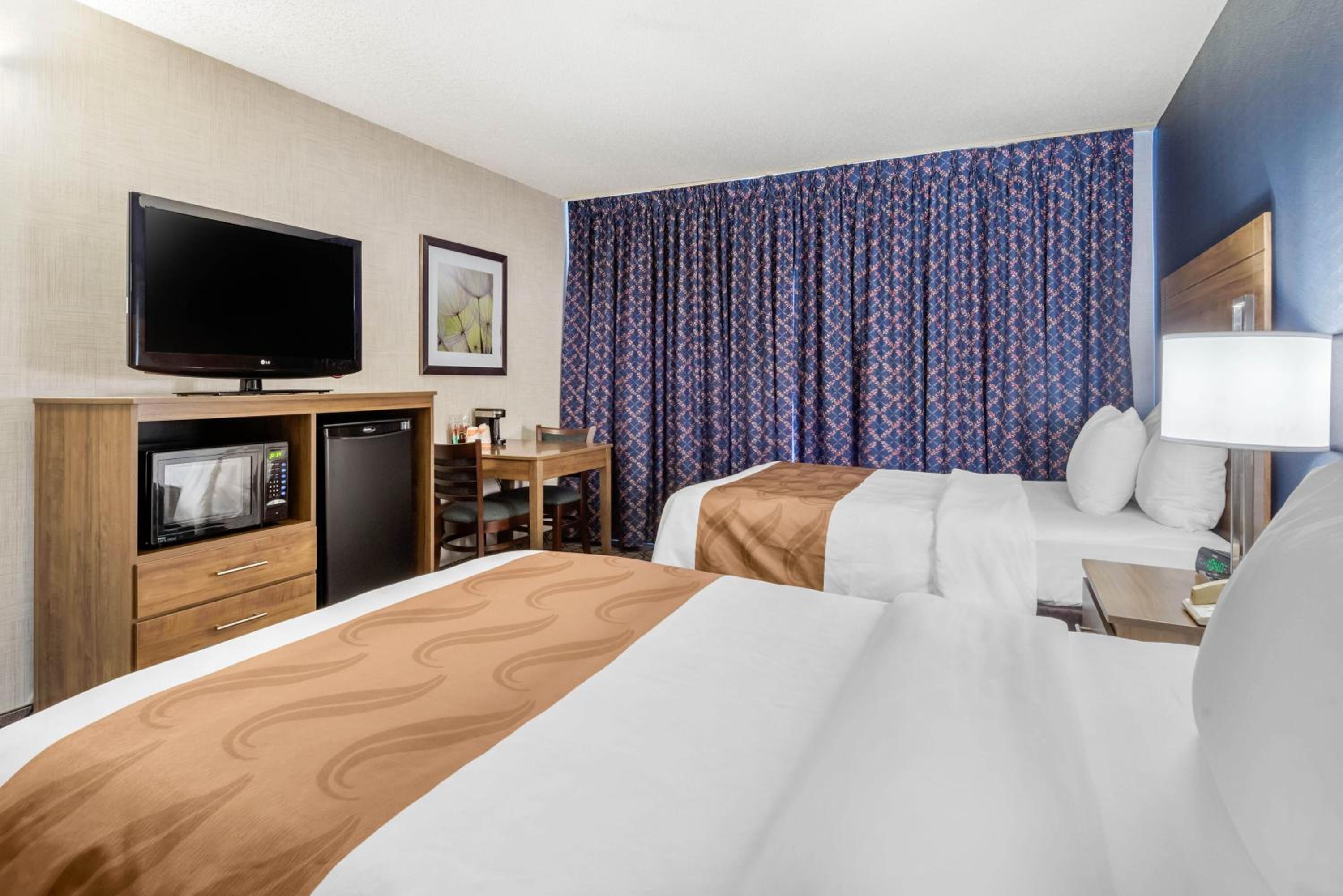 Double Room with Two Double Beds - Photo 1
