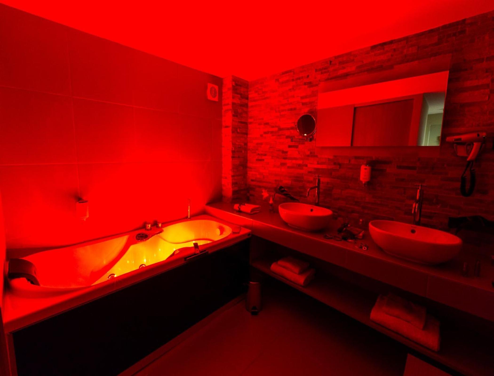 Duplex Suite with Spa Bath - Photo 4